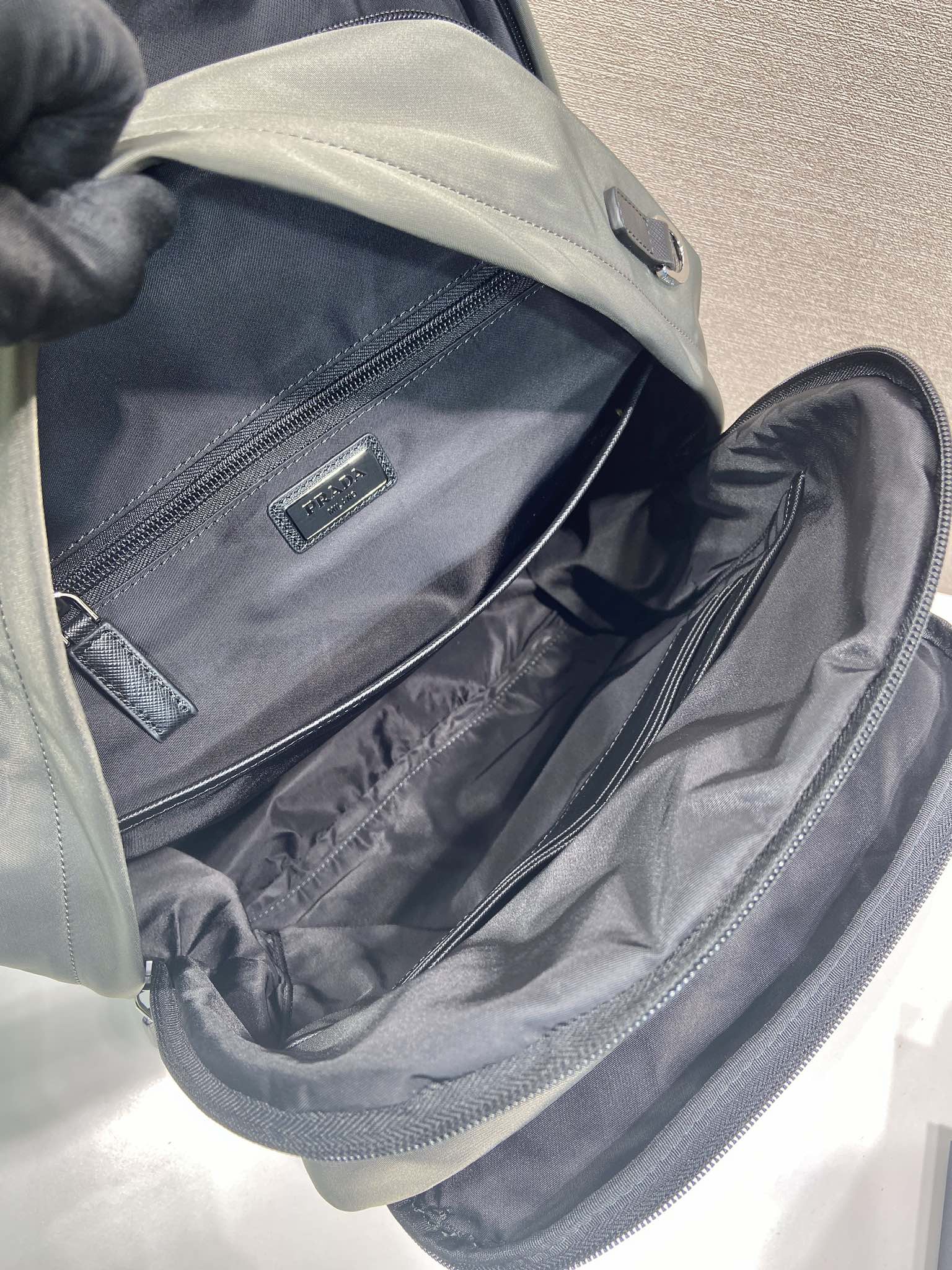 普拉达 PRADA  Re-Nylon 双肩包 绿色 尼龙  H0-2VZ048-2DMG-F0414-V-OOO