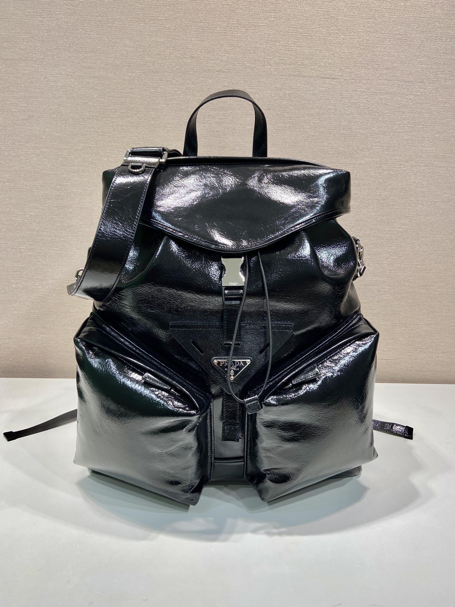 普拉达 PRADA  Re-Nylon 双肩包 黑色 油蜡皮  H0-2VZ108_2CX7_F0002