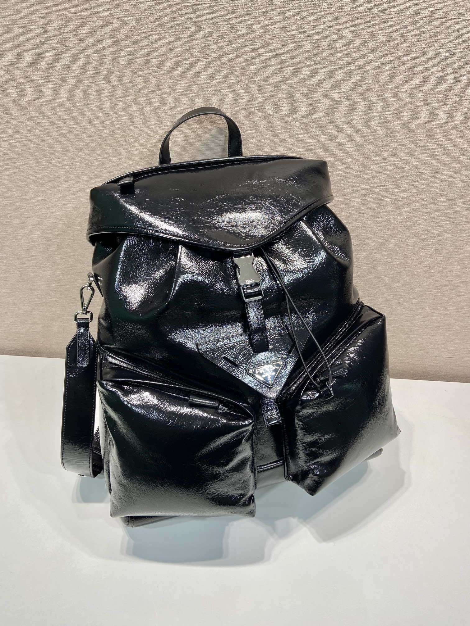 普拉达 PRADA  Re-Nylon 双肩包 黑色 油蜡皮  H0-2VZ108_2CX7_F0002