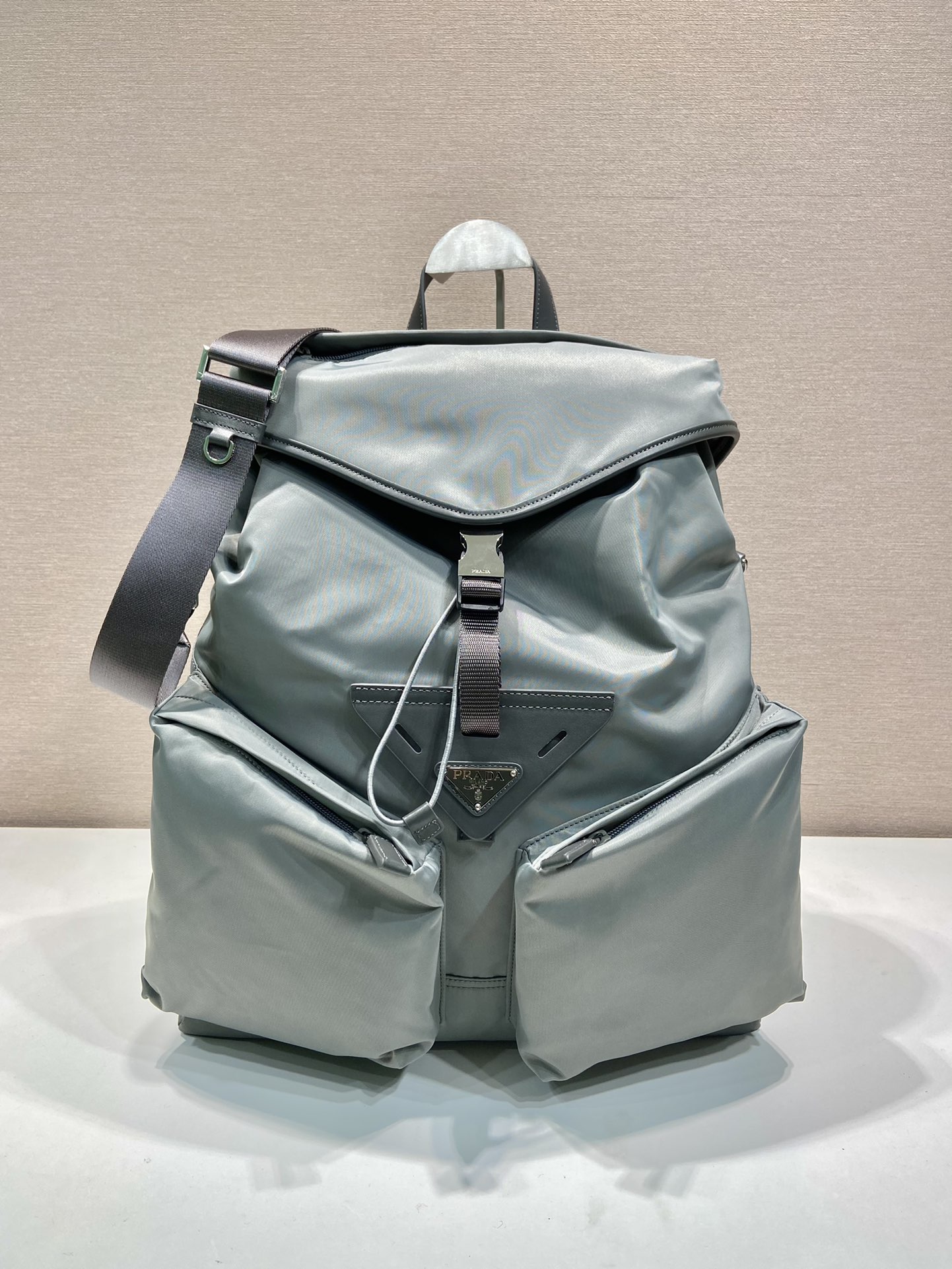 普拉达 PRADA  Re-Nylon 双肩包 铁灰色 尼龙  H0-2VZ108_2DW3_F0D65