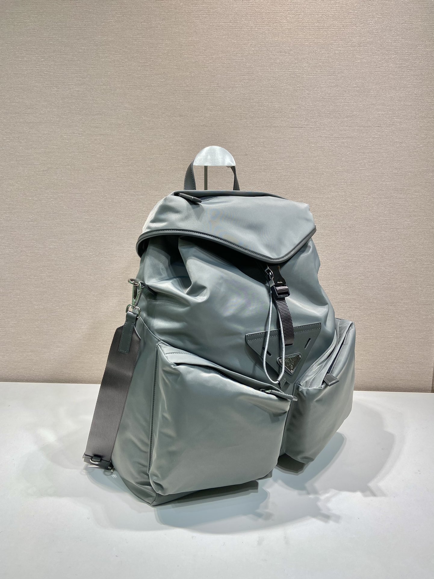 普拉达 PRADA  Re-Nylon 双肩包 铁灰色 尼龙  H0-2VZ108_2DW3_F0D65