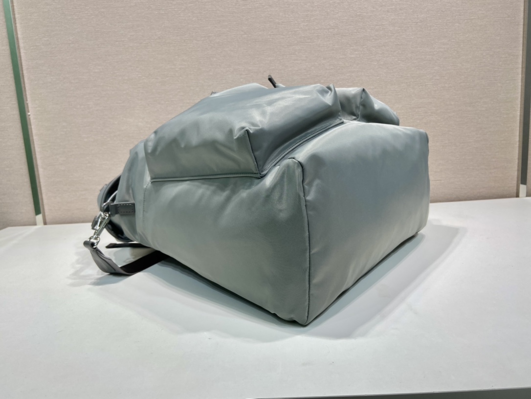 普拉达 PRADA  Re-Nylon 双肩包 铁灰色 尼龙  H0-2VZ108_2DW3_F0D65