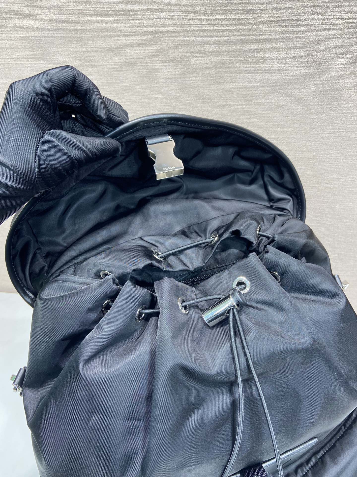 普拉达 PRADA  Re-Nylon 双肩包 黑色 尼龙  H0-2VZ108_2DW3_F0002_V_VNYO