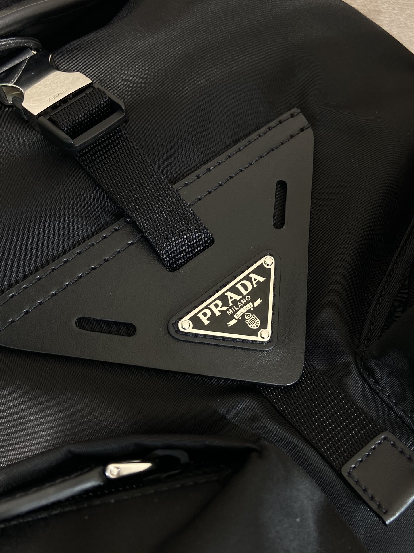 普拉达 PRADA  Re-Nylon 双肩包 黑色 尼龙  H0-2VZ108_2DW3_F0002_V_VNYO