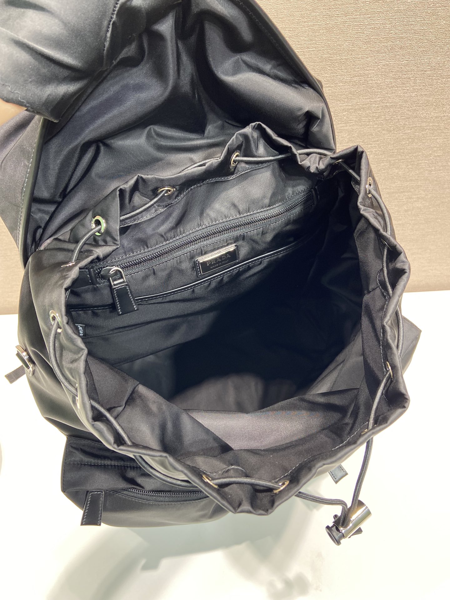 普拉达 PRADA  Re-Nylon 双肩包 黑色 尼龙  H0-2VZ108_2DW3_F0002_V_VNYO