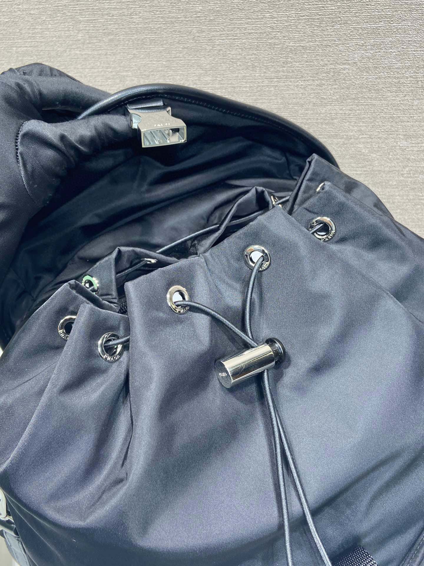 普拉达 PRADA  Re-Nylon 双肩包 黑色 尼龙  H0-2VZ108_2DW3_F0002_V_DYO