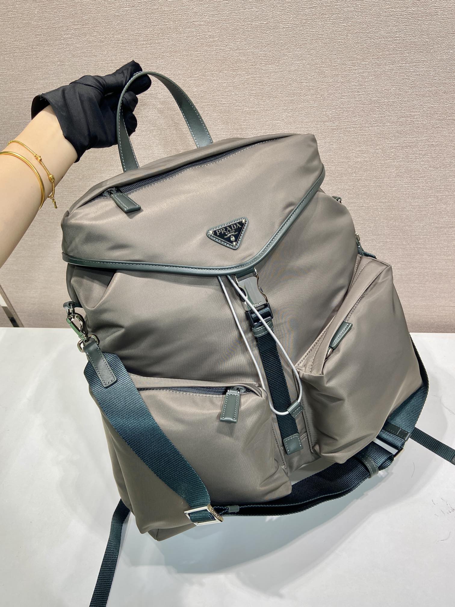普拉达 PRADA  Re-Nylon 双肩包 森林绿 尼龙  H0-2VZ108_2DW3_F0414_V_DYM