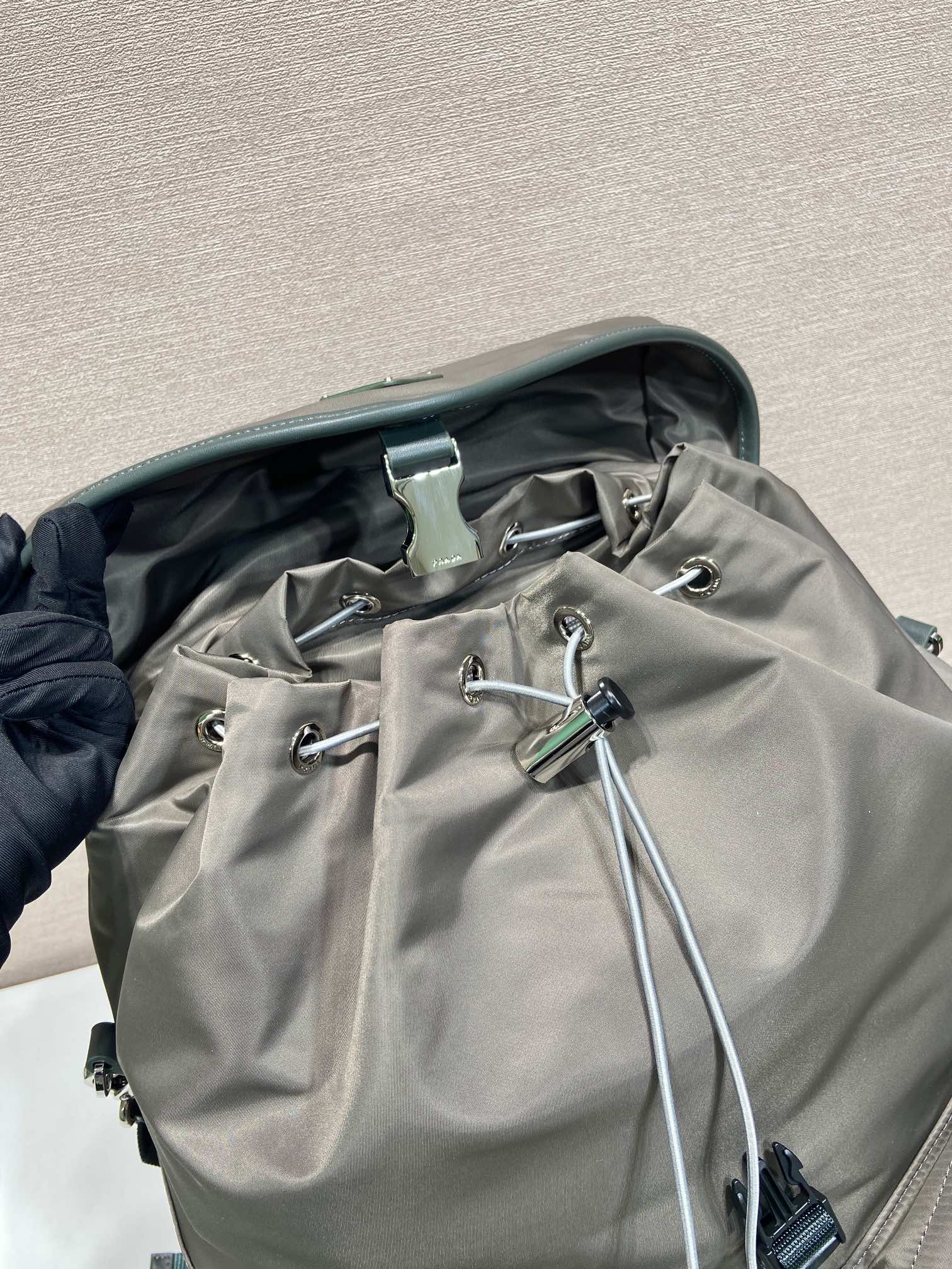 普拉达 PRADA  Re-Nylon 双肩包 森林绿 尼龙  H0-2VZ108_2DW3_F0414_V_DYM