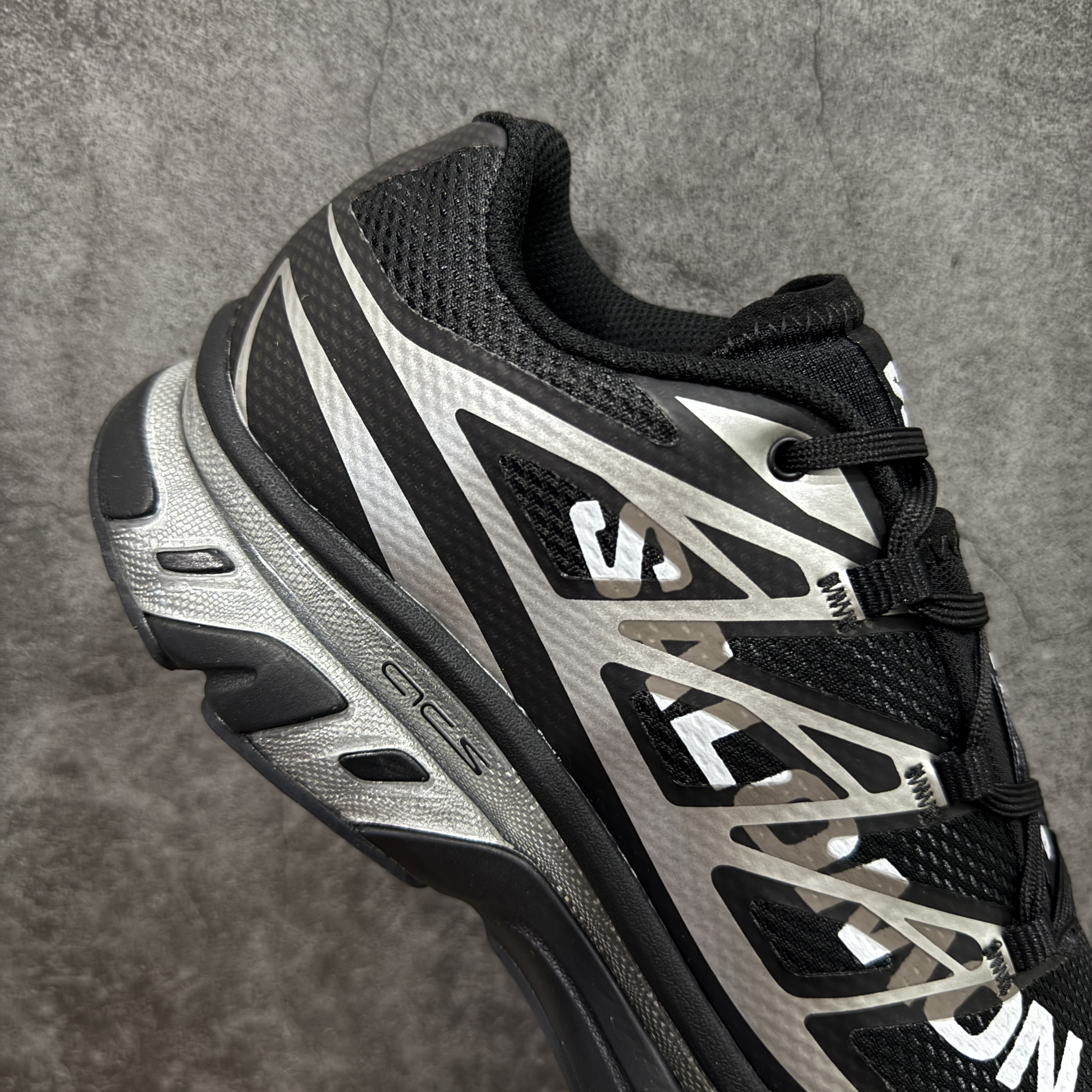 SALOMON XT-6  MM6 Maison Margiela 萨洛蒙  低筒 减震防滑 户外 跑步鞋 运动鞋 登山 男鞋 女鞋  波鞋 （版型偏小一码）黑银491070