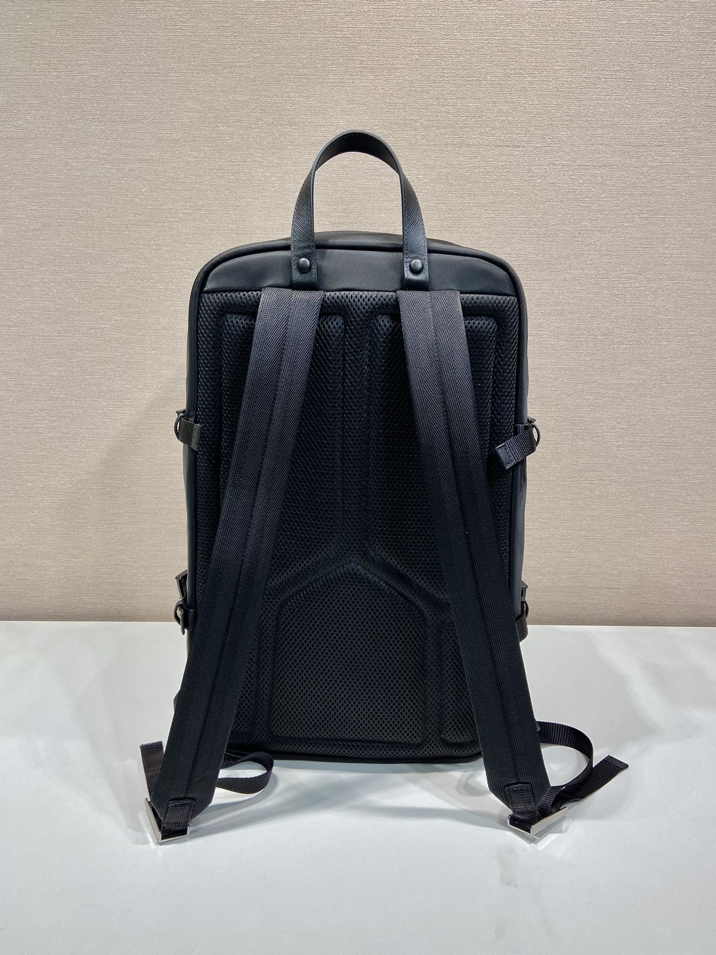 普拉达 PRADA  Re-Nylon 双肩包 黑色 尼龙 大开口  H0-长26.5cm 宽21.5cm 高45cm