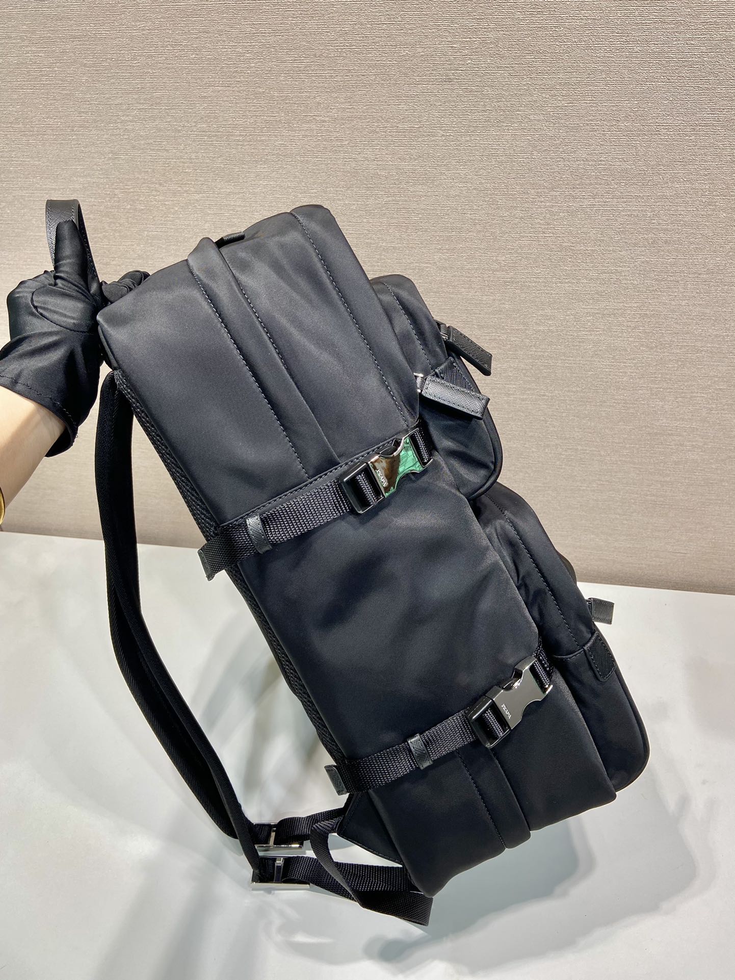 普拉达 PRADA  Re-Nylon 双肩包 黑色 尼龙 大开口  H0-长26.5cm 宽21.5cm 高45cm
