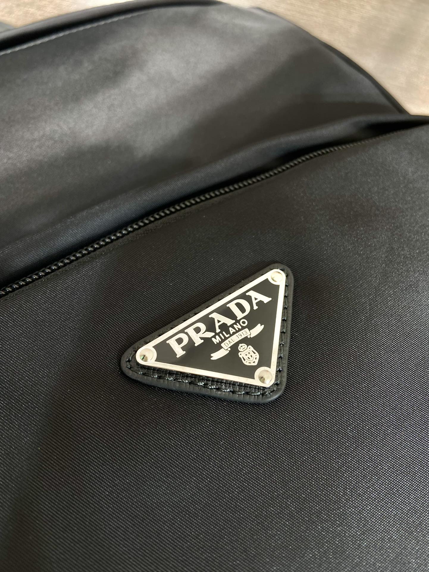 普拉达 PRADA  Re-Nylon 双肩包 黑色 尼龙  H0-2VZ104_2DMG_F0002_V_OOO