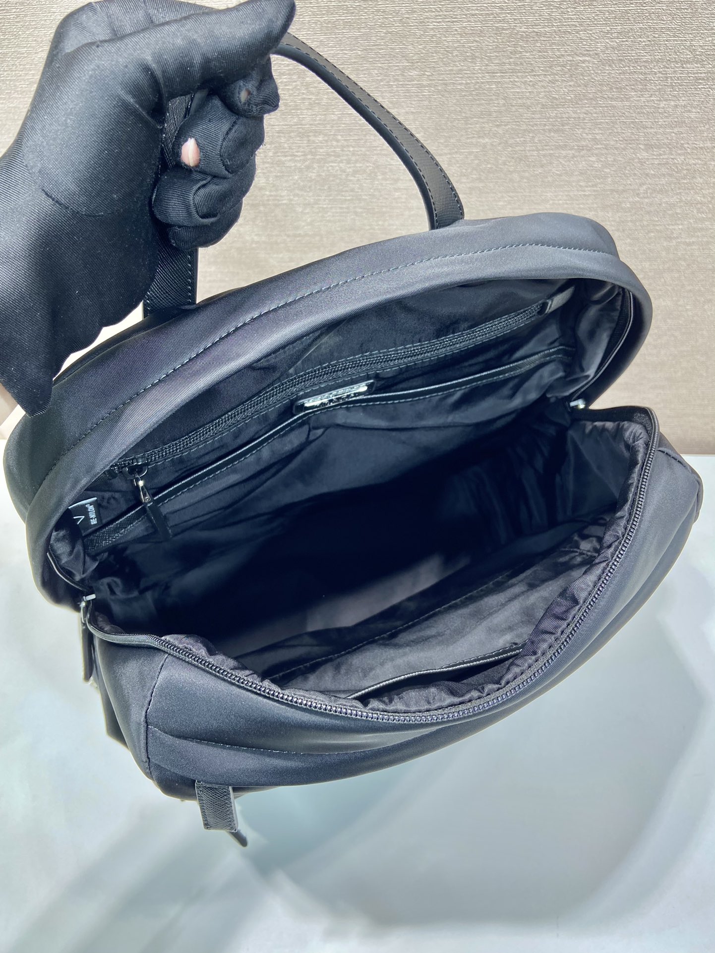 普拉达 PRADA  Re-Nylon 双肩包 黑色 尼龙  H0-2VZ104_2DMG_F0002_V_OOO