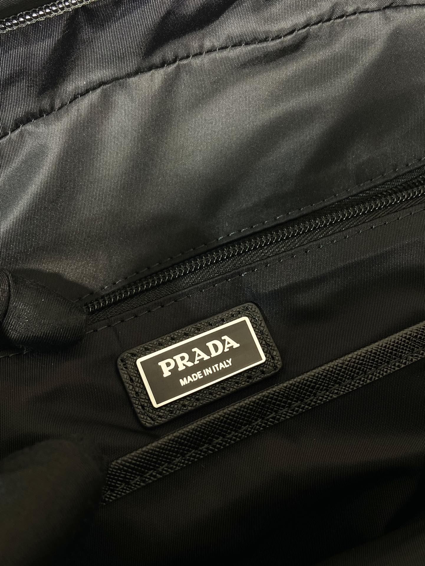 普拉达 PRADA  Re-Nylon 双肩包 黑色 尼龙  H0-2VZ104_2DMG_F0002_V_OOO