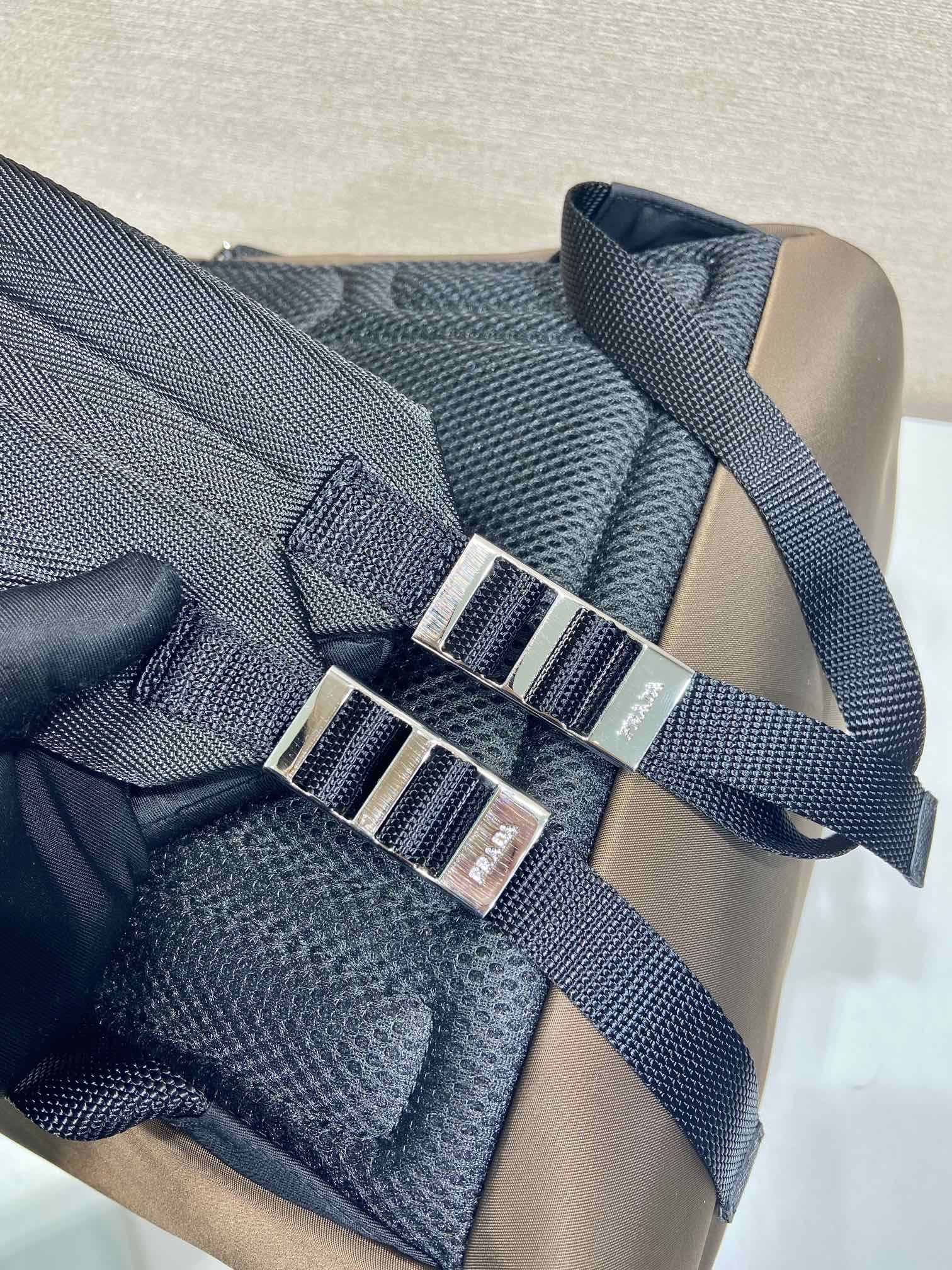 普拉达 PRADA  Re-Nylon 双肩包 棕色 尼龙  H0-2VZ135_2DMG_F0038_V_HOL