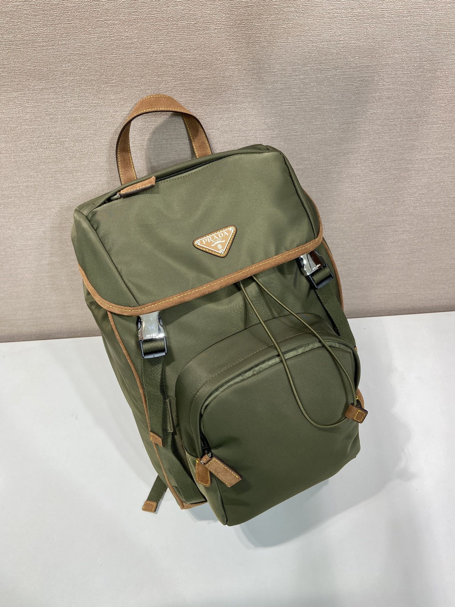 普拉达 PRADA  Re-Nylon 双肩包 军绿焦糖拼色 尼龙  H0-2VZ135_2CX2_F03UQ_V_HYL