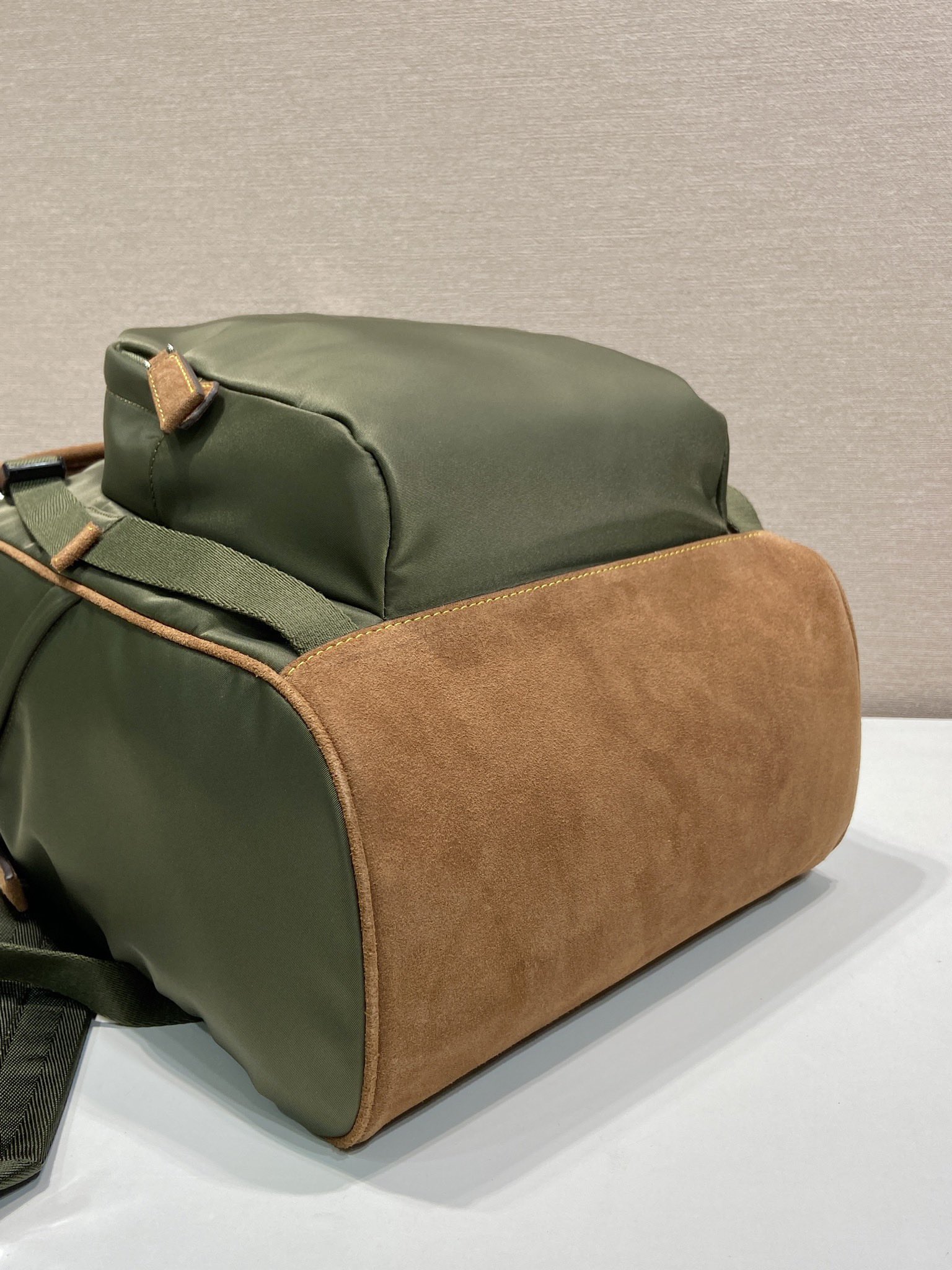 普拉达 PRADA  Re-Nylon 双肩包 军绿焦糖拼色 尼龙  H0-2VZ135_2CX2_F03UQ_V_HYL