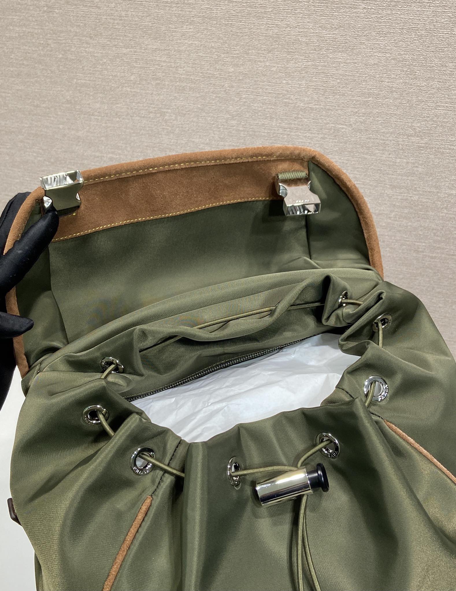 普拉达 PRADA  Re-Nylon 双肩包 军绿焦糖拼色 尼龙  H0-2VZ135_2CX2_F03UQ_V_HYL