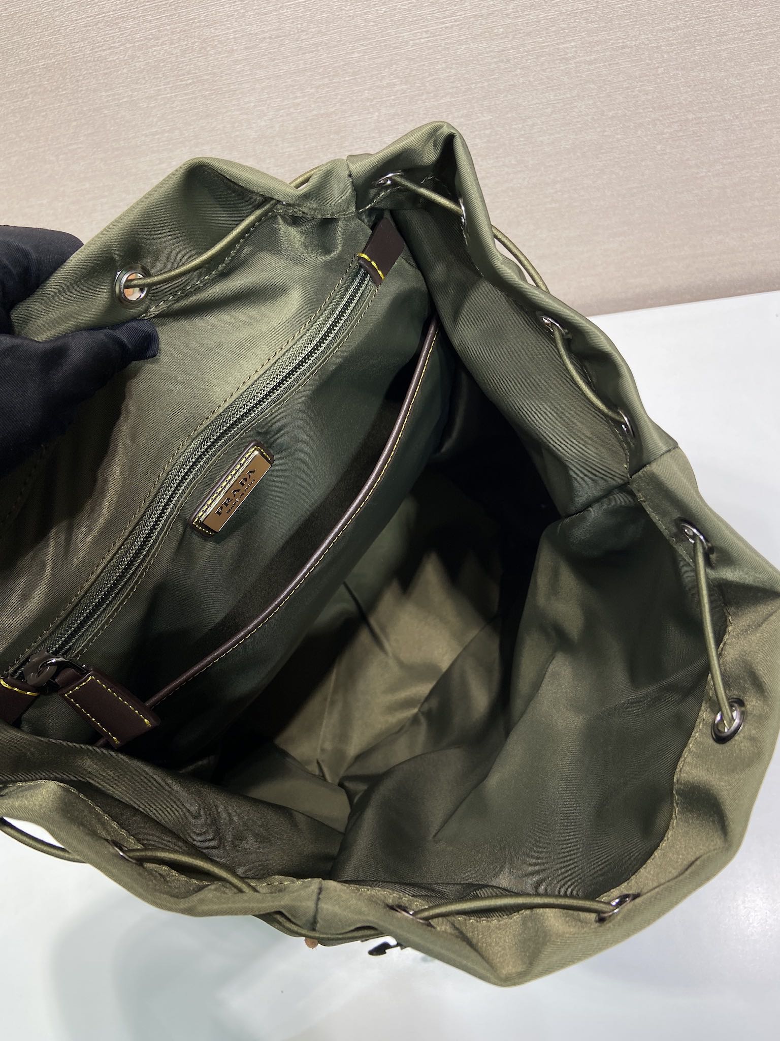 普拉达 PRADA  Re-Nylon 双肩包 军绿焦糖拼色 尼龙  H0-2VZ135_2CX2_F03UQ_V_HYL