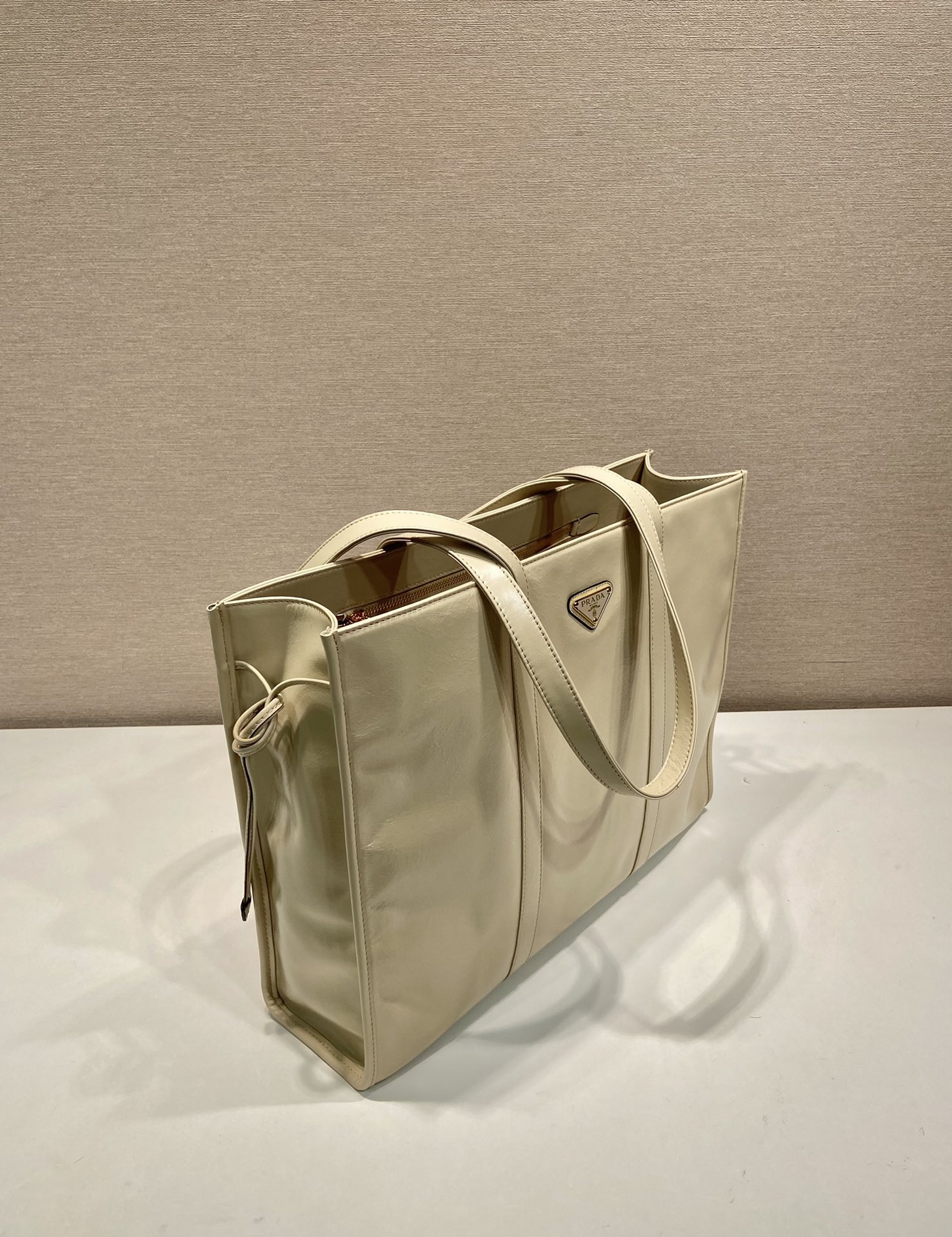 普拉达 PRADA 单肩 手提  托特 石灰色 皮革 H0-1BG460_2CYR_F03MV_V_OON