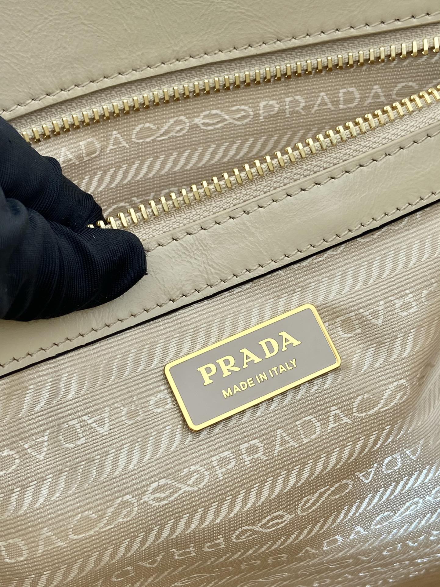 普拉达 PRADA 单肩 手提  托特 石灰色 皮革 H0-1BG460_2CYR_F03MV_V_OON