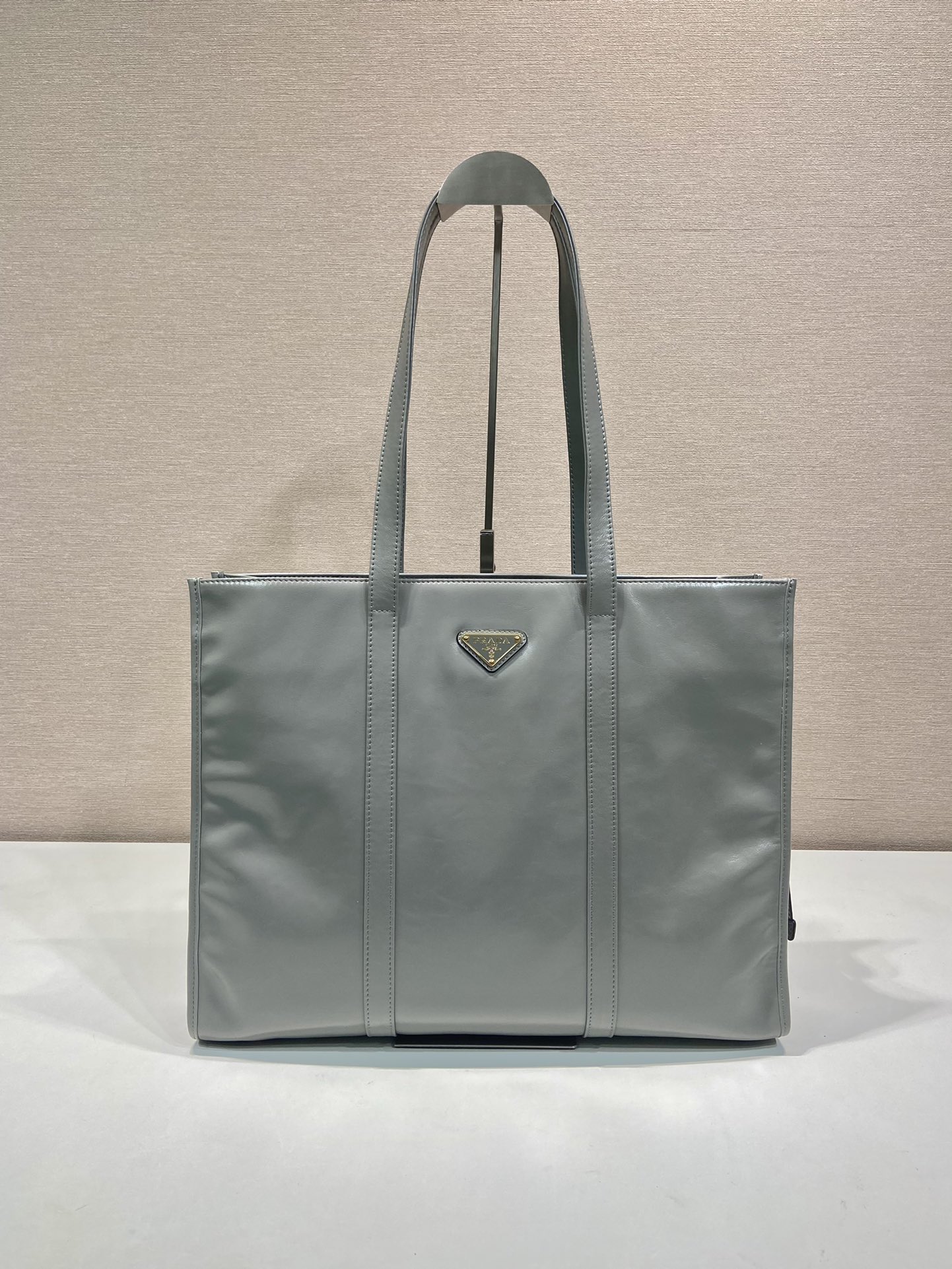 普拉达 PRADA 单肩 手提  托特 灰色 皮革 H0-1BG460_UVL_F0480_V_OOO