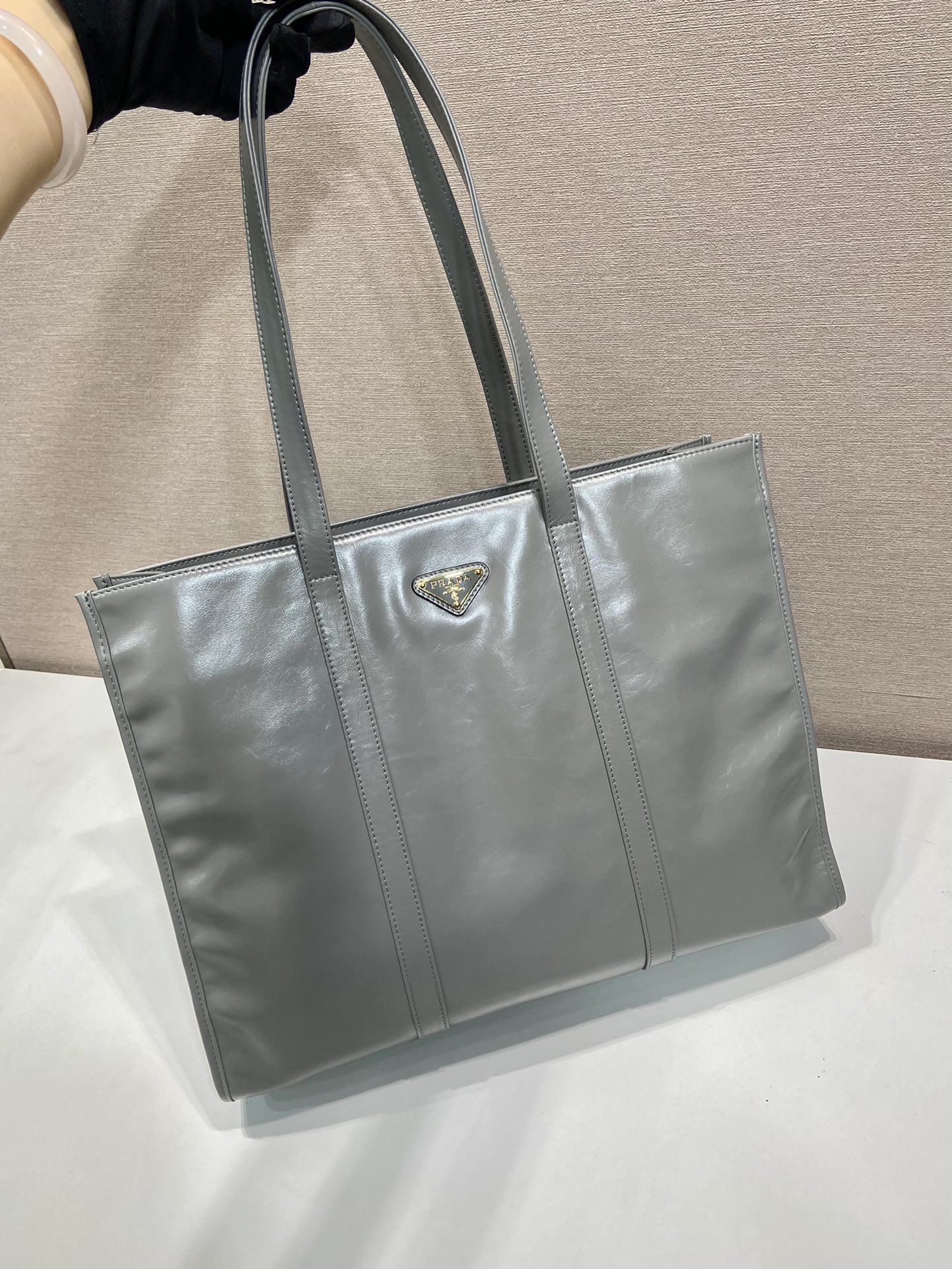 普拉达 PRADA 单肩 手提  托特 灰色 皮革 H0-1BG460_UVL_F0480_V_OOO