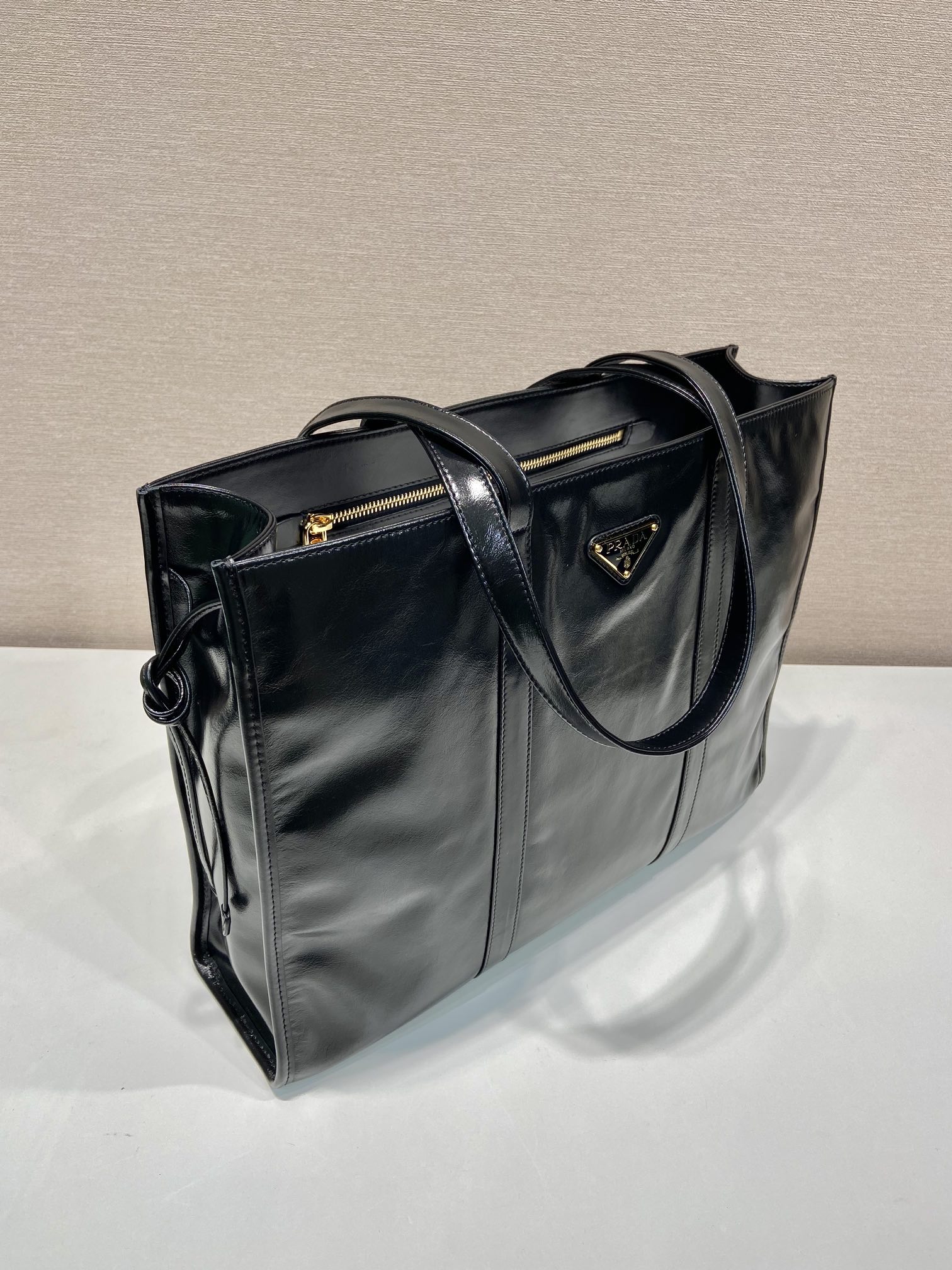 普拉达 PRADA 单肩 手提  托特 黑金 皮革 H0-1BG460_2CYR_F0002_V_OON