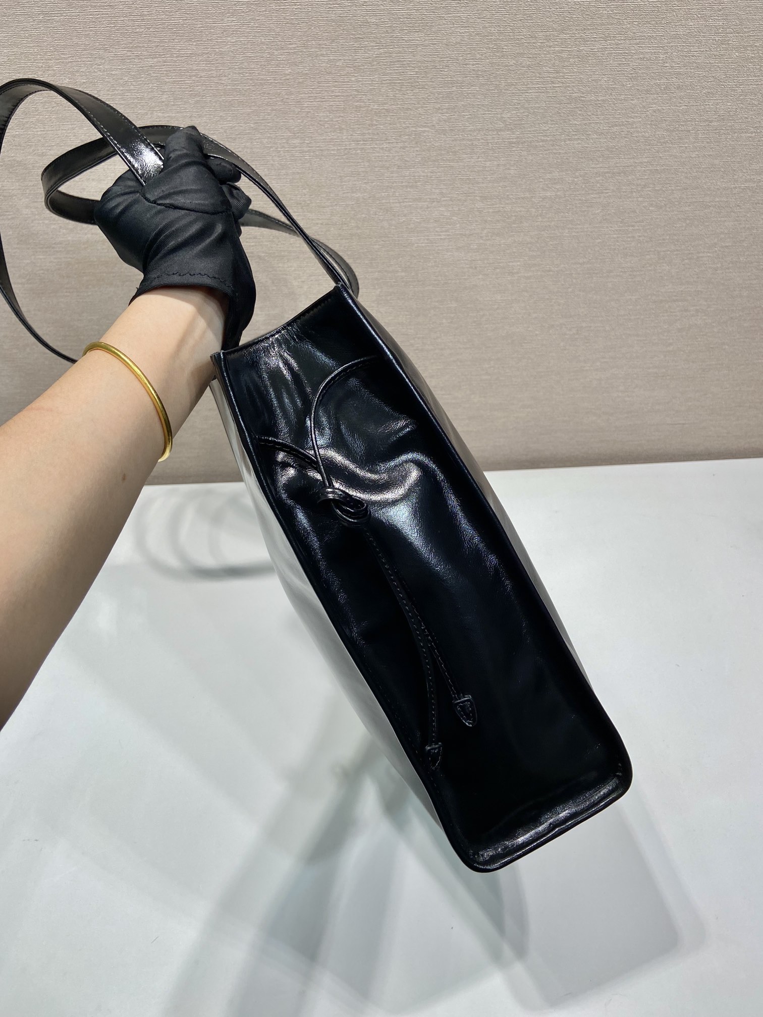 普拉达 PRADA 单肩 手提  托特 黑金 皮革 H0-1BG460_2CYR_F0002_V_OON