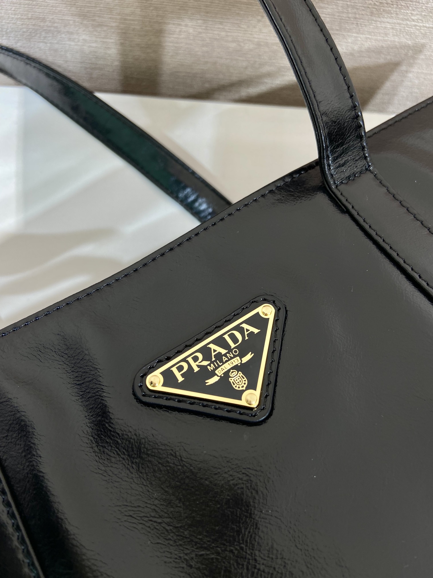普拉达 PRADA 单肩 手提  托特 黑金 皮革 H0-1BG460_2CYR_F0002_V_OON