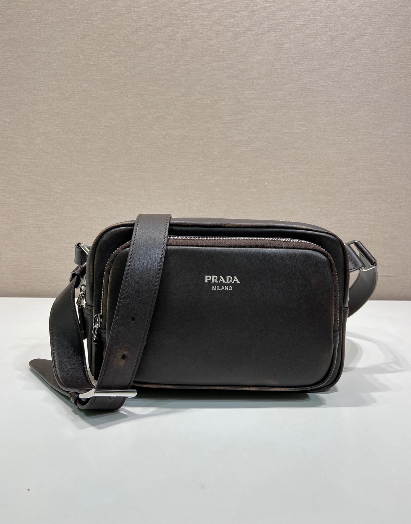 普拉达 PRADA   相机包 腰包 做旧 棕色 皮革 H0-2VH218_2C75_F0003_V_OOO