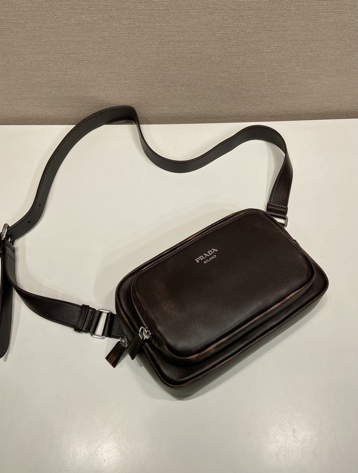 普拉达 PRADA   相机包 腰包 做旧 棕色 皮革 H0-2VH218_2C75_F0003_V_OOO