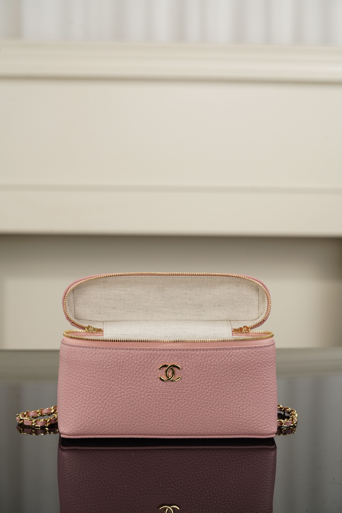 Chanel 26A Small Pink Calfskin Handbag/Vanity Case A20-AP5346-B24775-UA954
