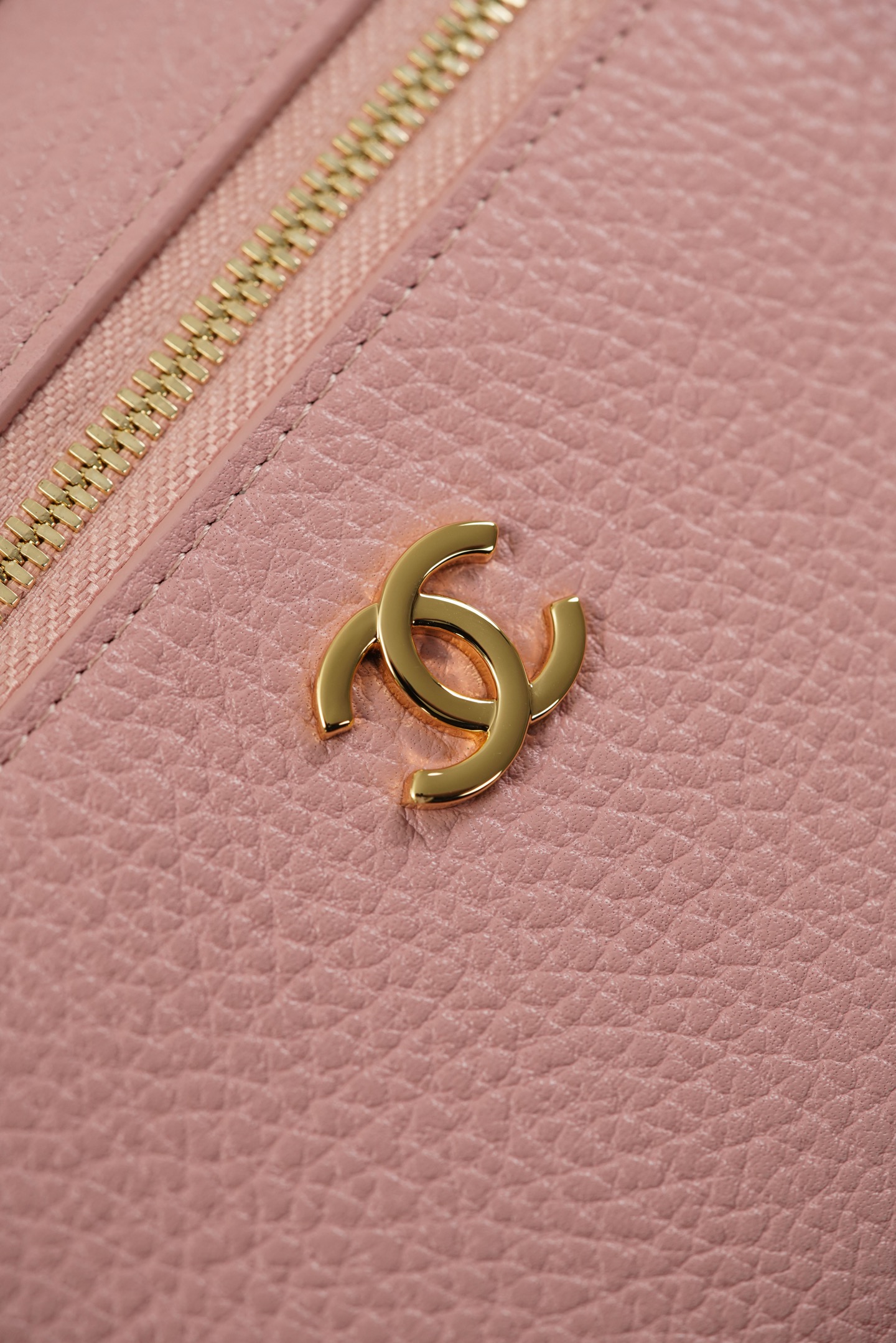 Chanel 26A Small Pink Calfskin Handbag/Vanity Case A20-AP5346-B24775-UA954