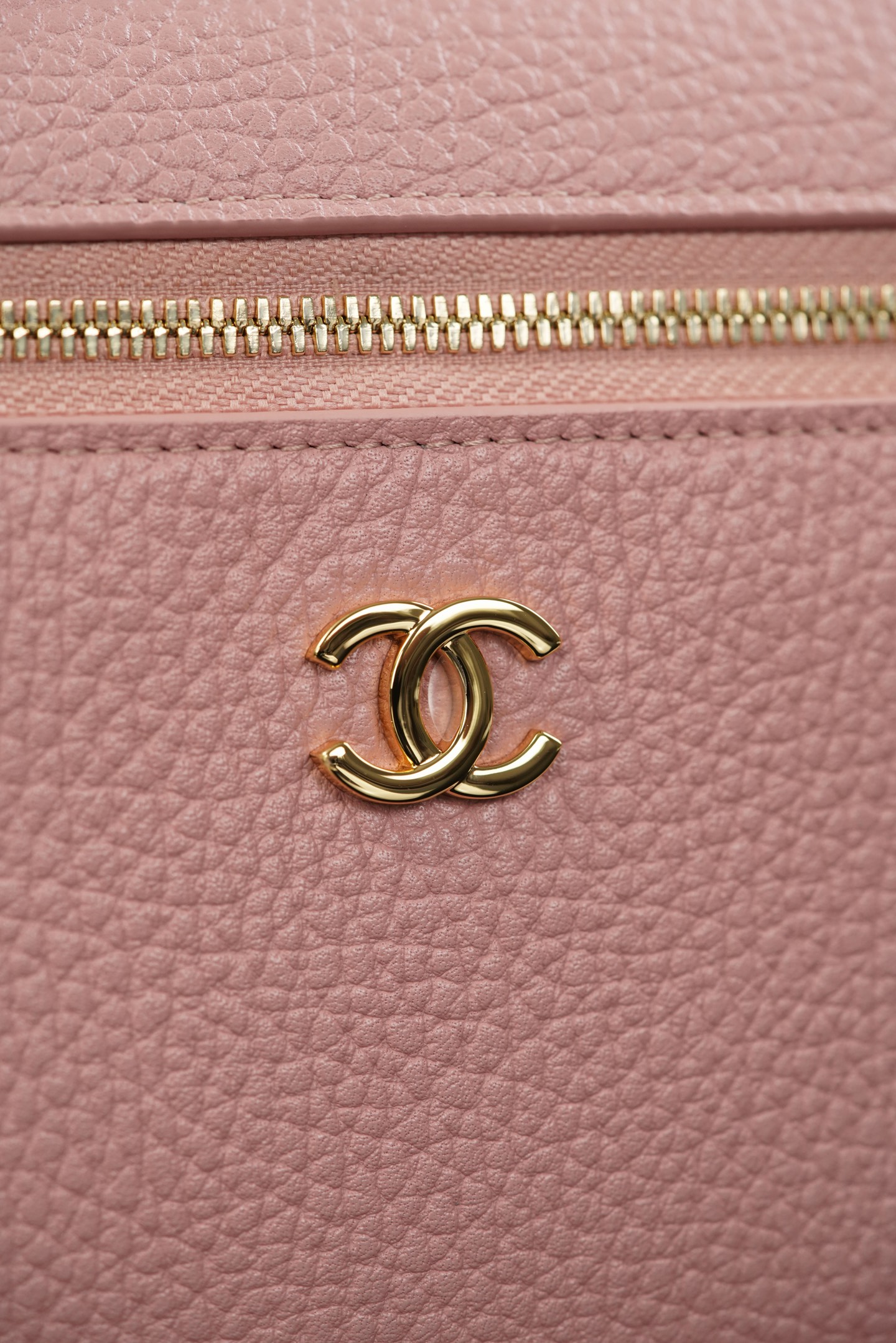 Chanel 26A Small Pink Calfskin Handbag/Vanity Case A20-AP5346-B24775-UA954
