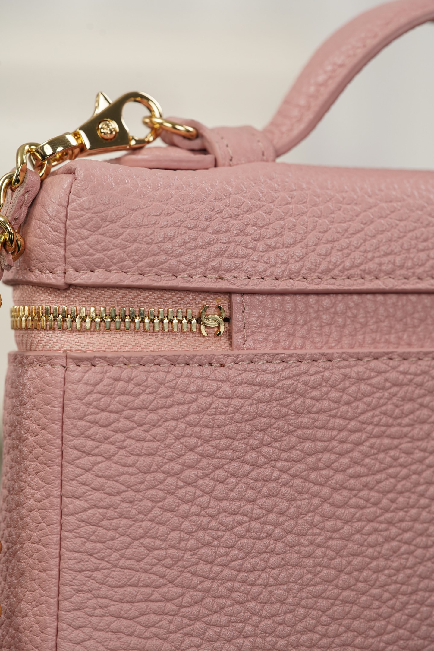 Chanel 26A Small Pink Calfskin Handbag/Vanity Case A20-AP5346-B24775-UA954