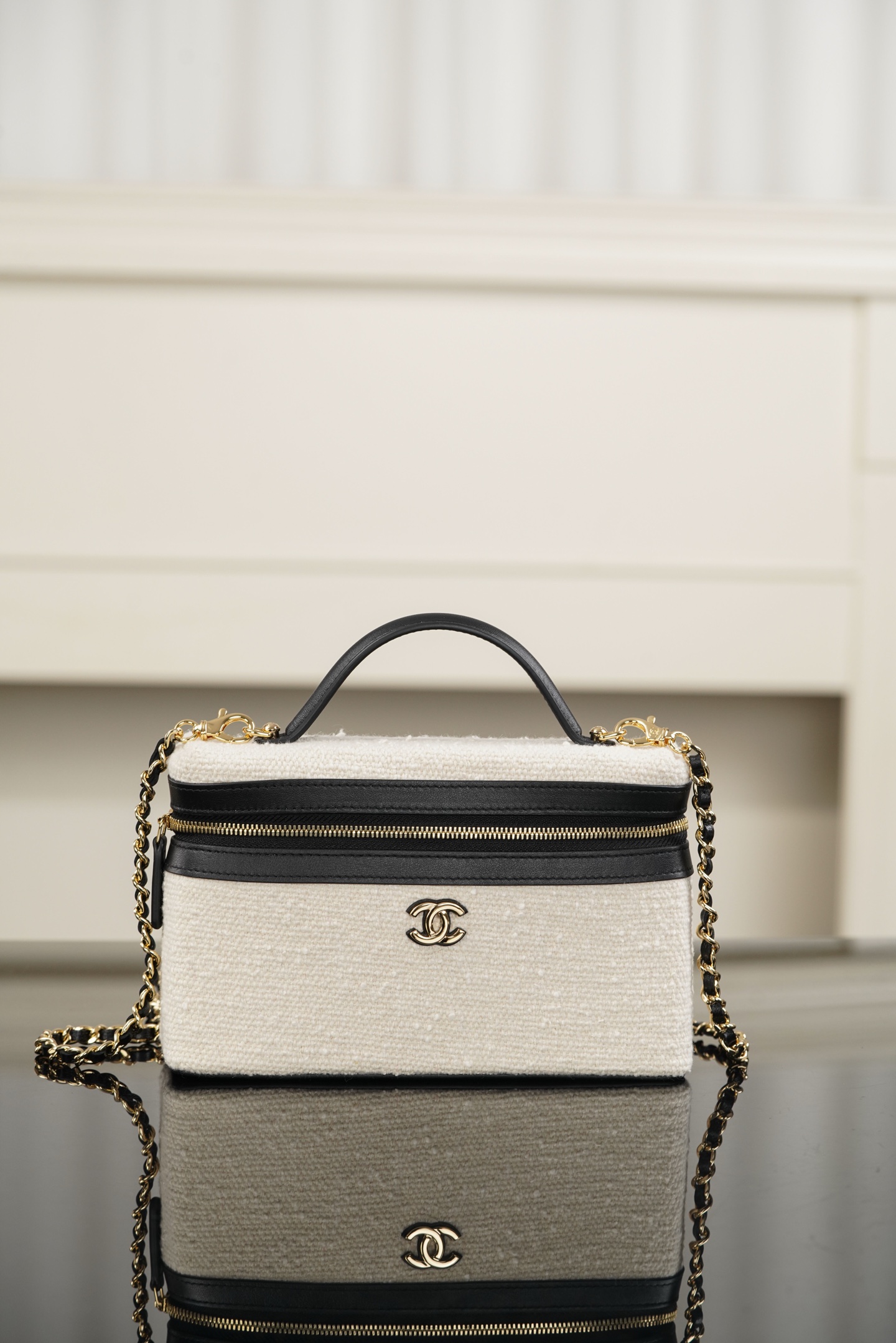 Chanel 26M Black & White Tweed Handbag/Vanity Case A20-AP5164-B23805-U8597