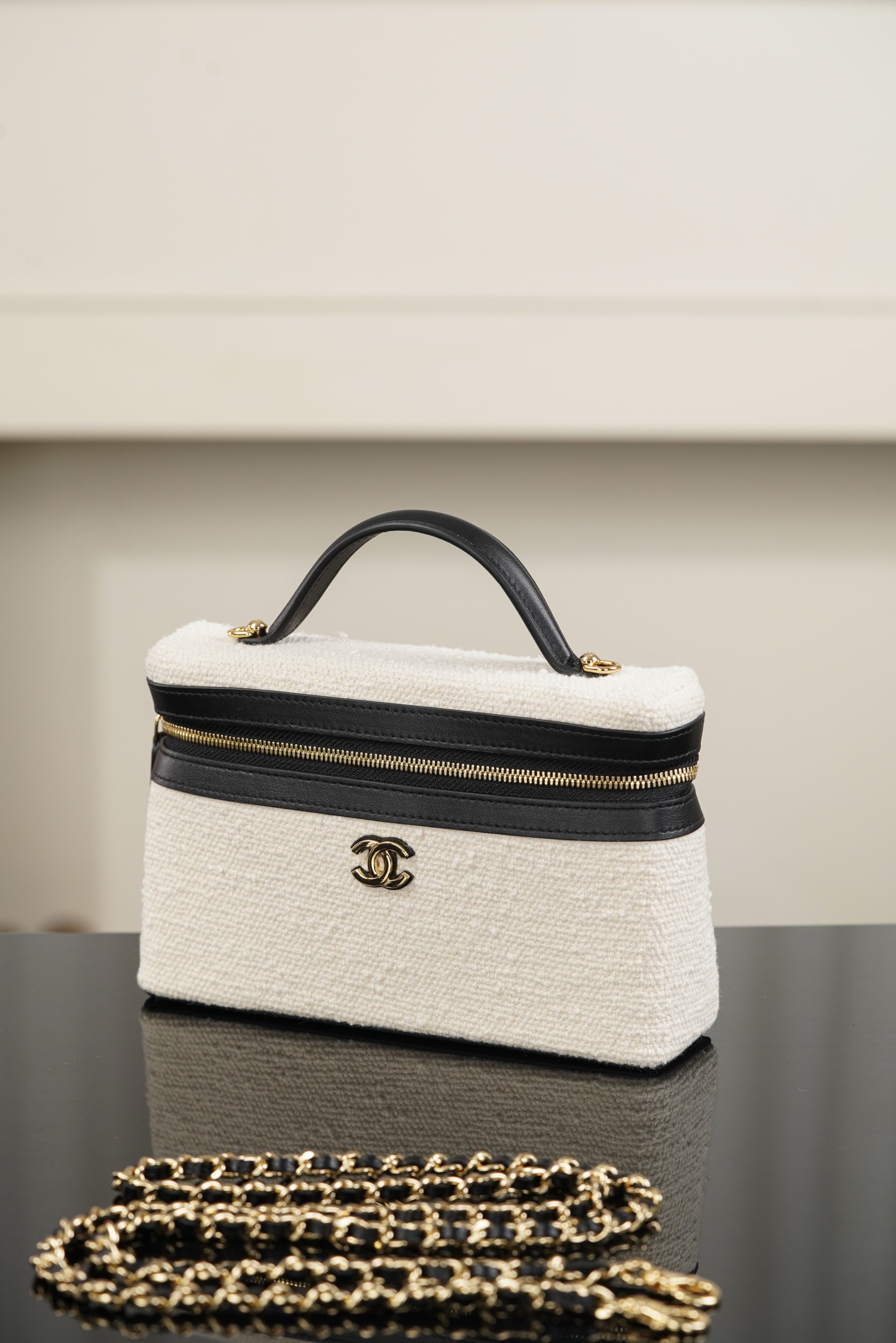 Chanel 26M Black & White Tweed Handbag/Vanity Case A20-AP5164-B23805-U8597