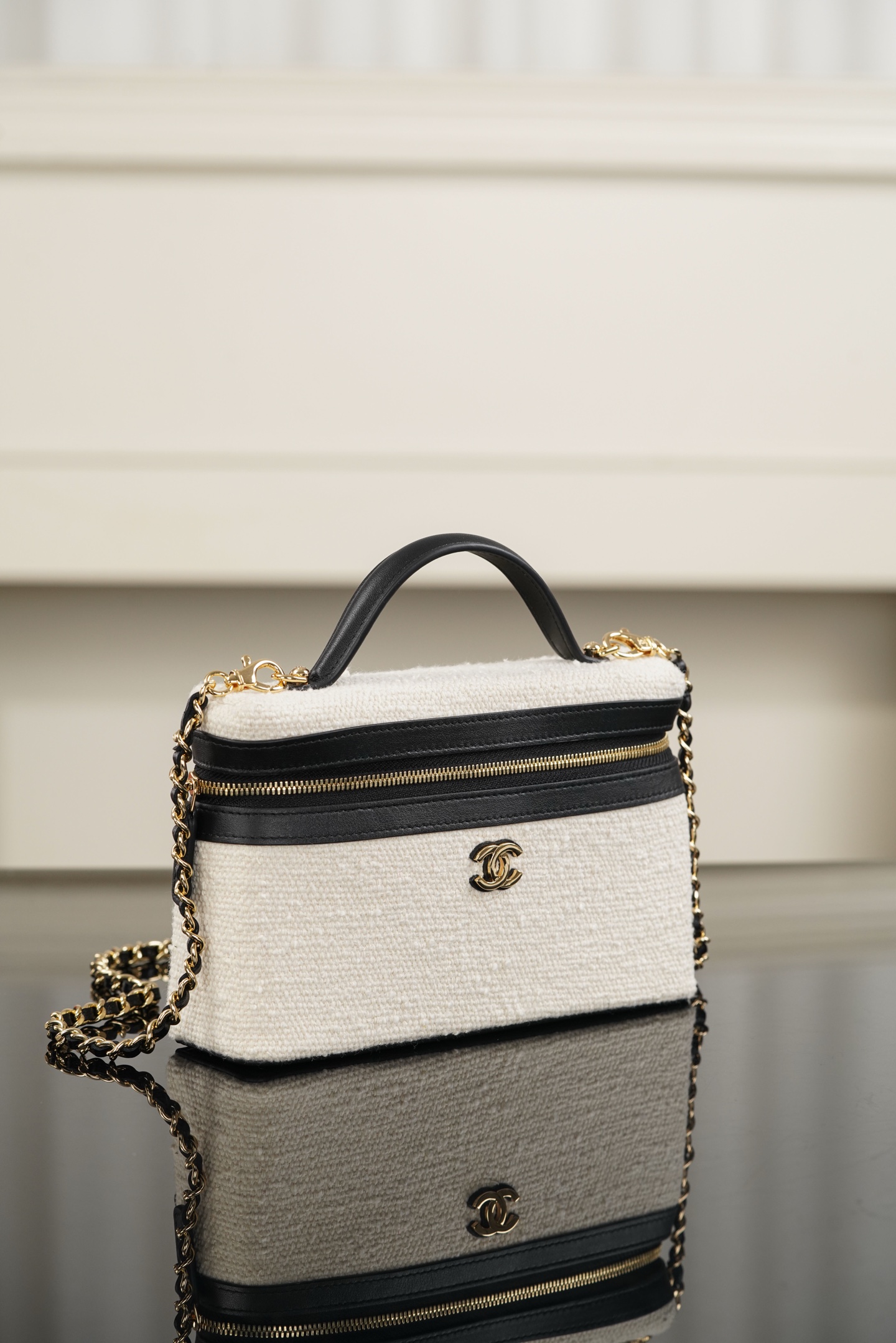 Chanel 26M Black & White Tweed Handbag/Vanity Case A20-AP5164-B23805-U8597