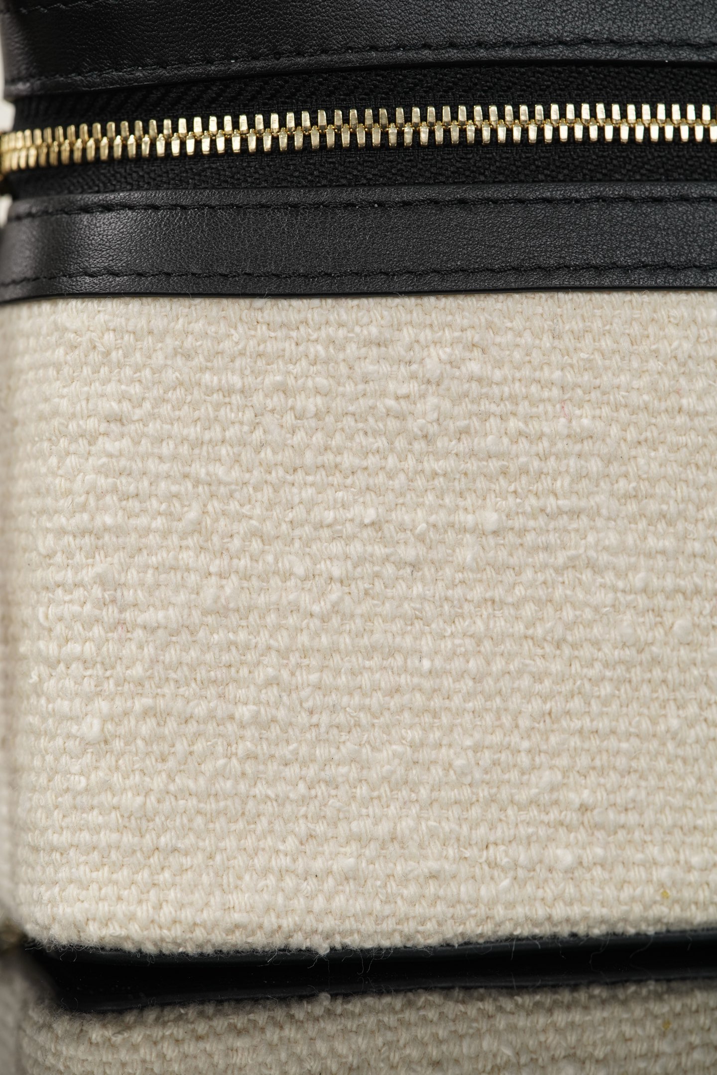 Chanel 26M Black & White Tweed Handbag/Vanity Case A20-AP5164-B23805-U8597
