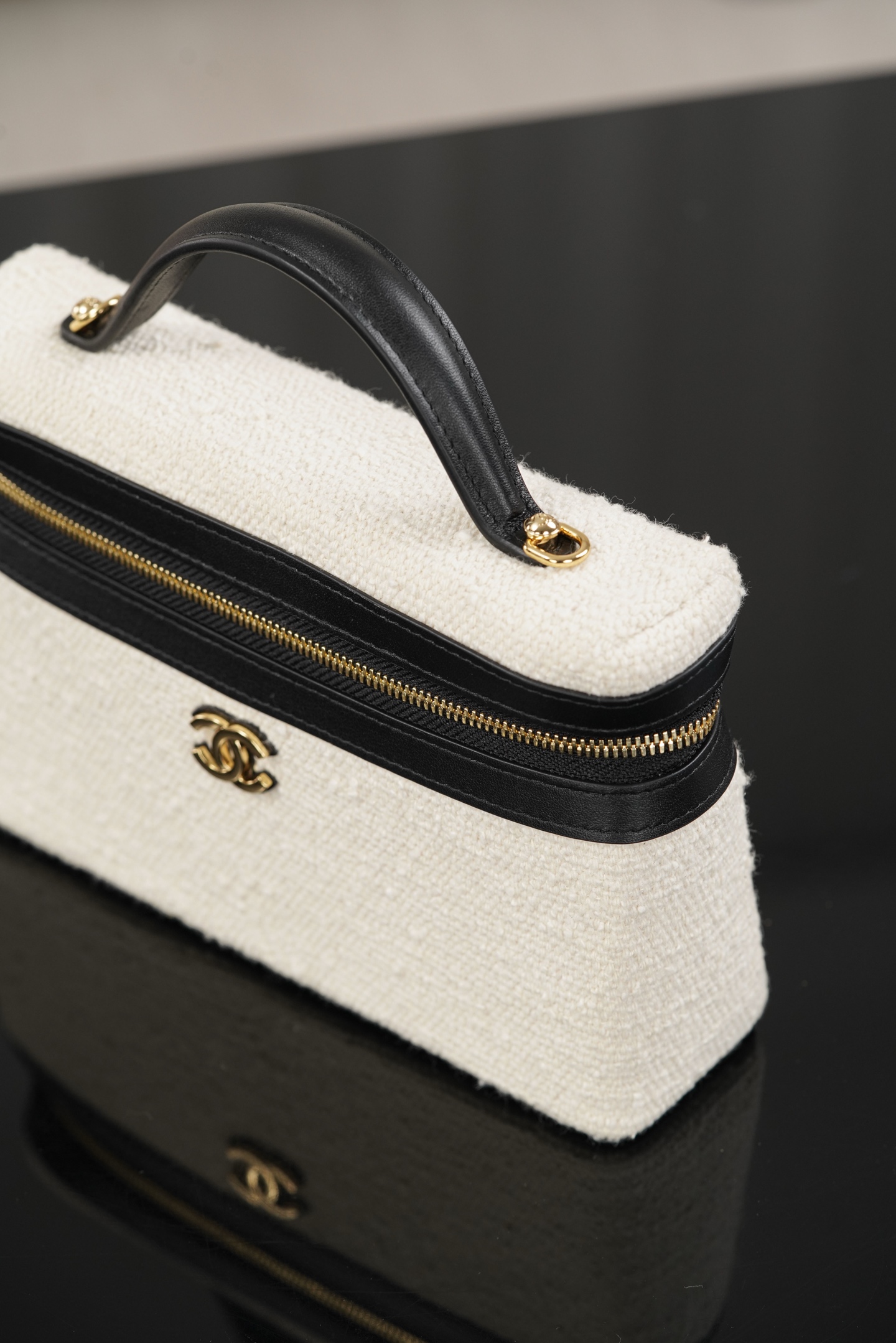 Chanel 26M Black & White Tweed Handbag/Vanity Case A20-AP5164-B23805-U8597