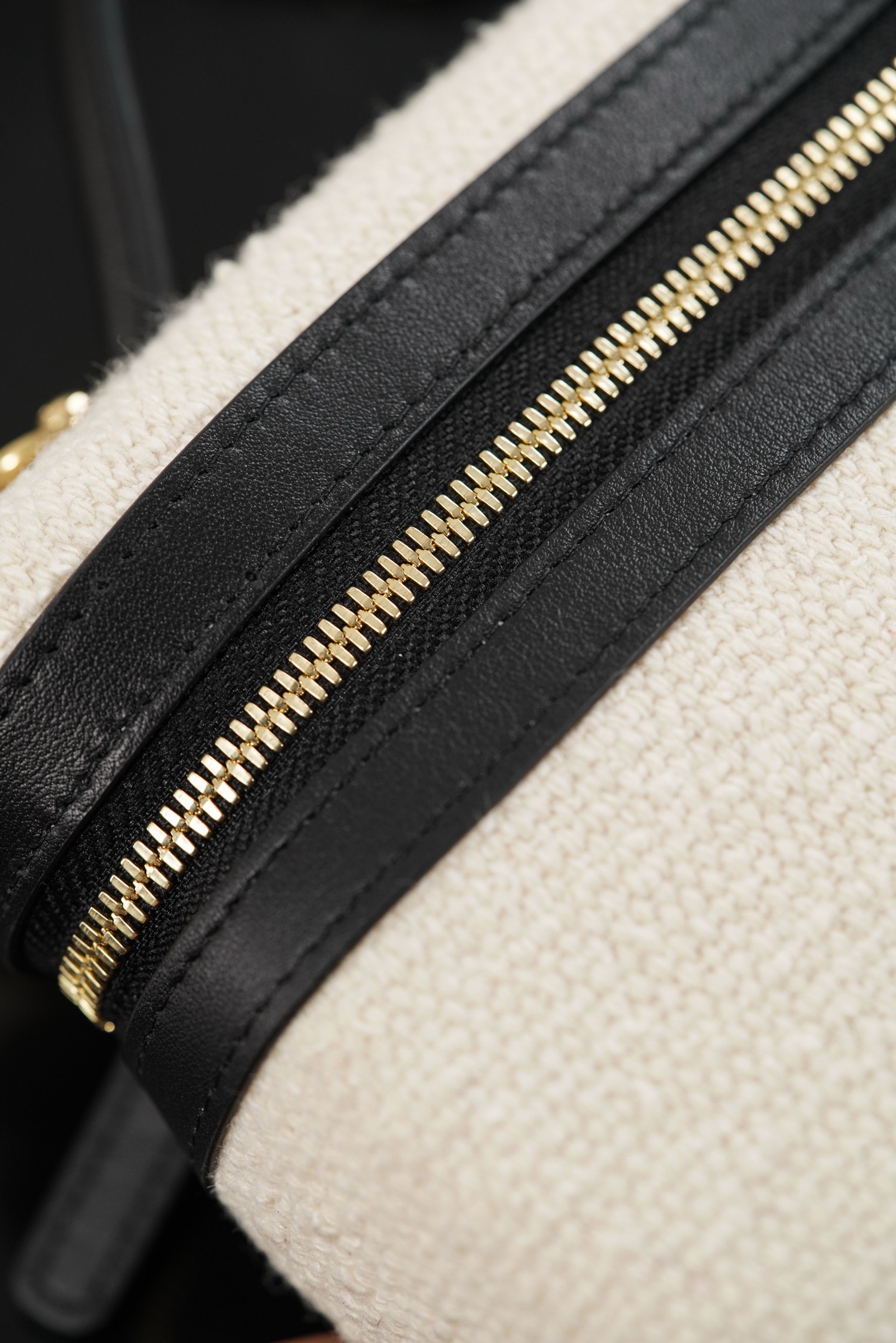 Chanel 26M Black & White Tweed Handbag/Vanity Case A20-AP5164-B23805-U8597