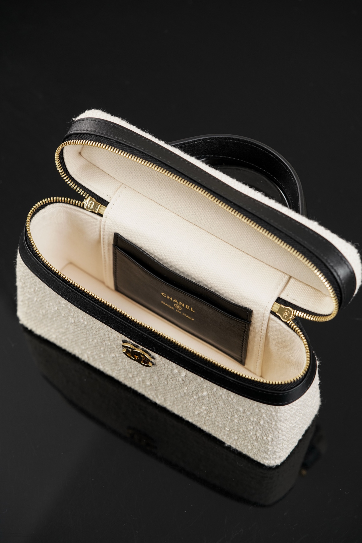 Chanel 26M Black & White Tweed Handbag/Vanity Case A20-AP5164-B23805-U8597