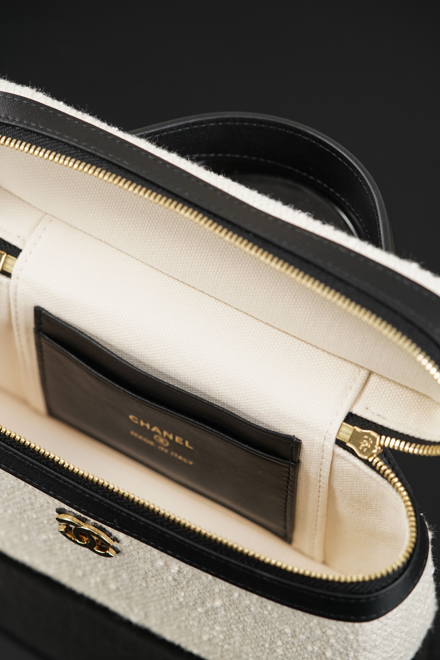 Chanel 26M Black & White Tweed Handbag/Vanity Case A20-AP5164-B23805-U8597