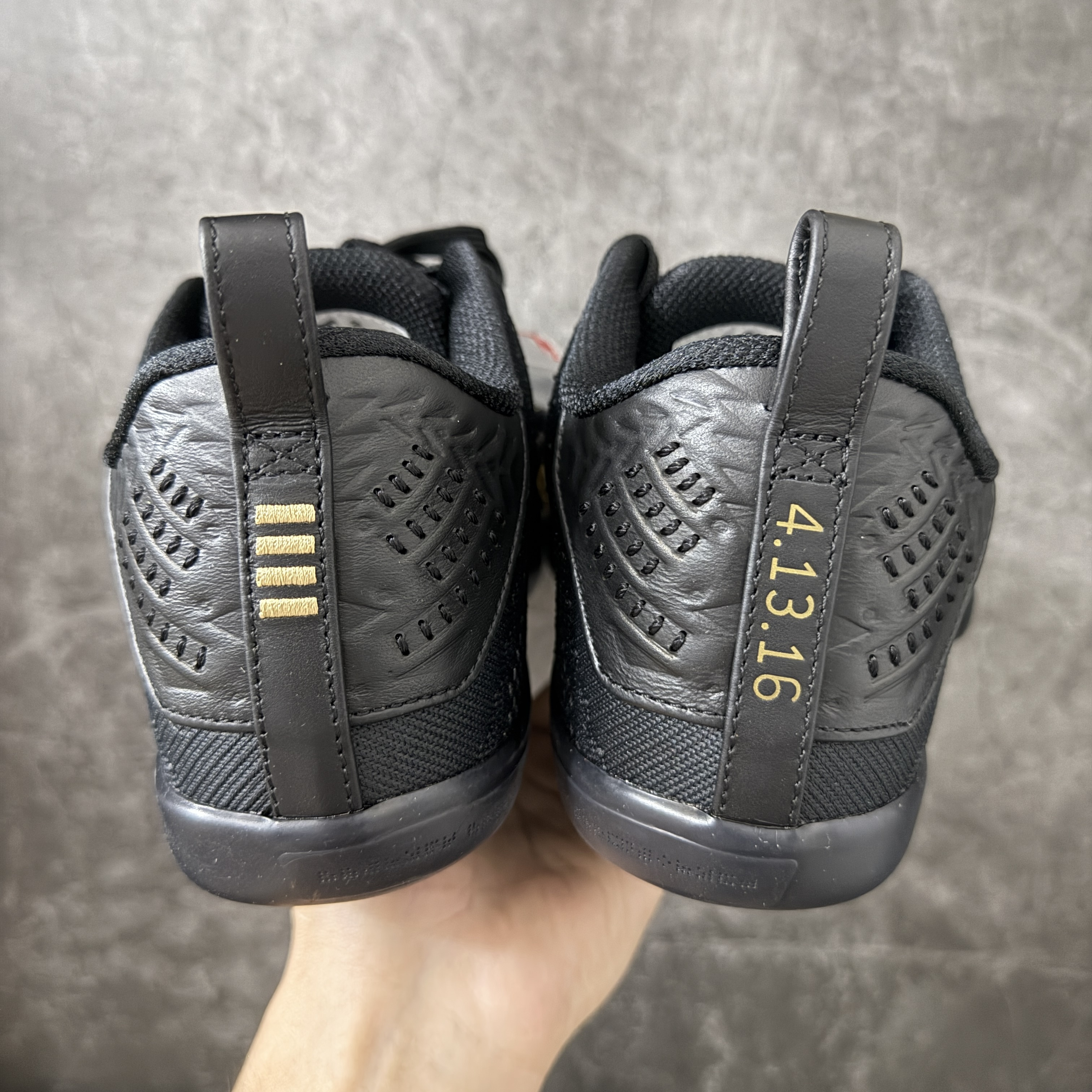 S2  KOBE 11  Protro  科比11  抓地篮球鞋 球鞋 男款 黑金 IM4260-001