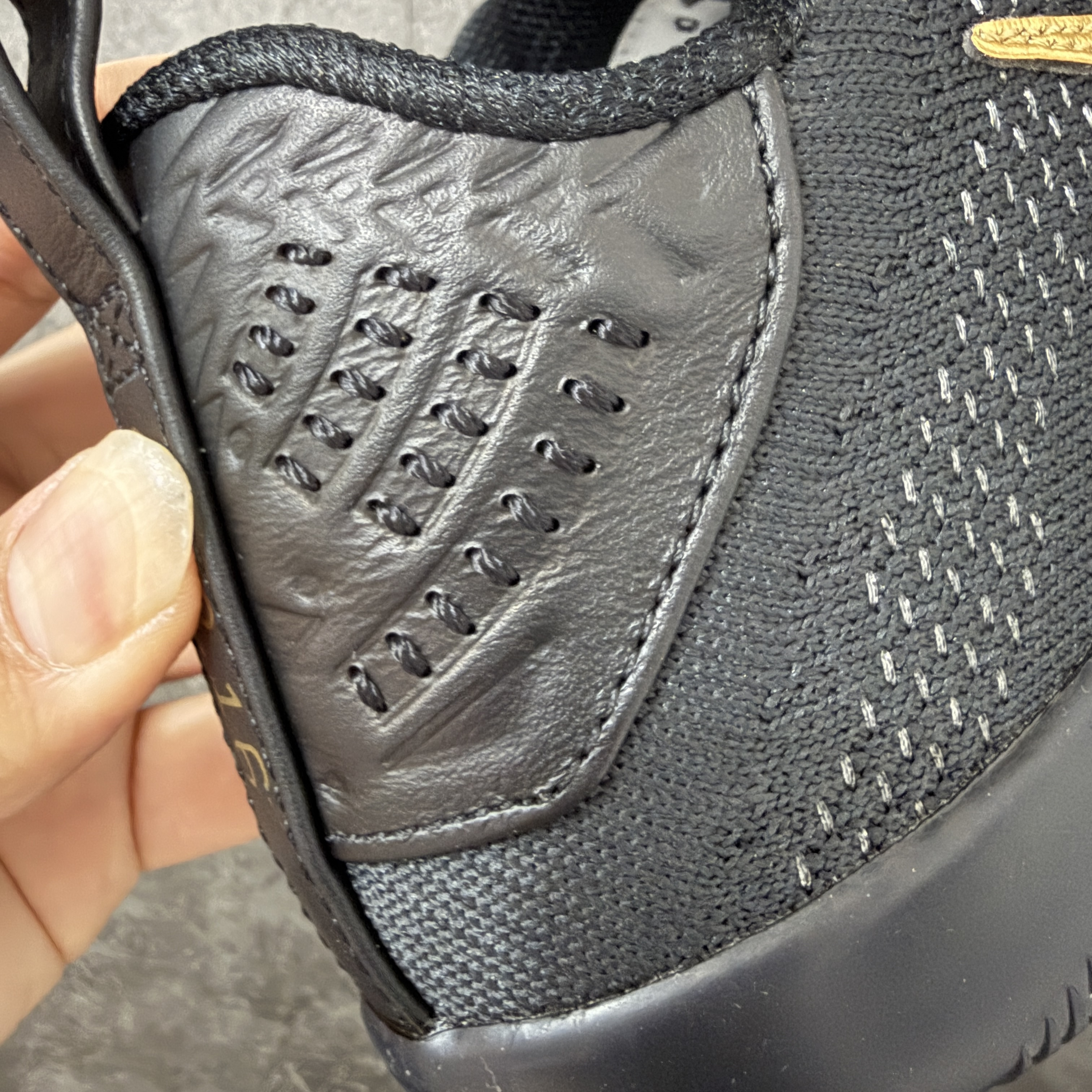 S2  KOBE 11  Protro  科比11  抓地篮球鞋 球鞋 男款 黑金 IM4260-001