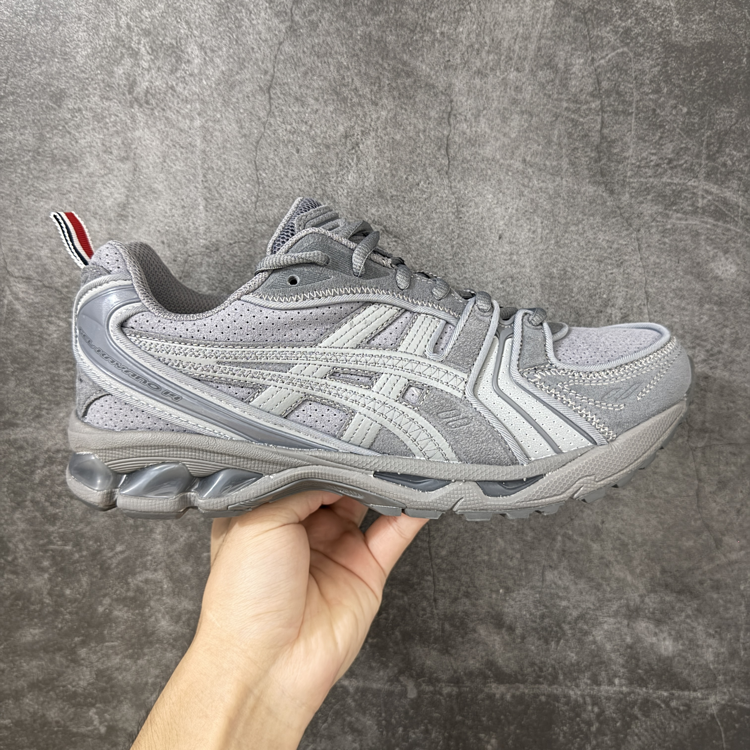 新版 Thom Browne x Asics K14 TB亚瑟士  低筒 减震 户外 运动鞋 跑步鞋  休闲鞋 板鞋 男女同款 灰色 UFC001B-L0195-035