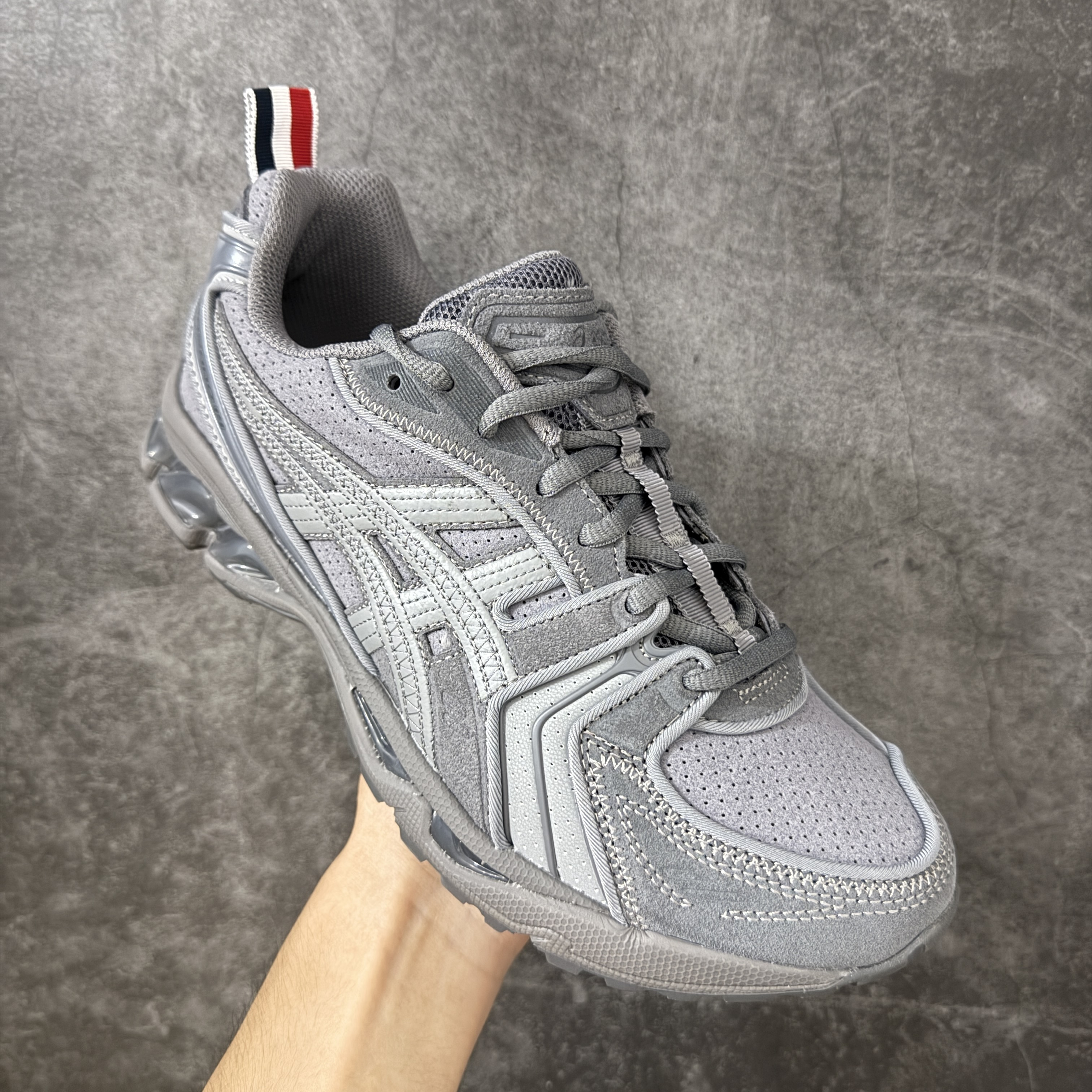 新版 Thom Browne x Asics K14 TB亚瑟士  低筒 减震 户外 运动鞋 跑步鞋  休闲鞋 板鞋 男女同款 灰色 UFC001B-L0195-035