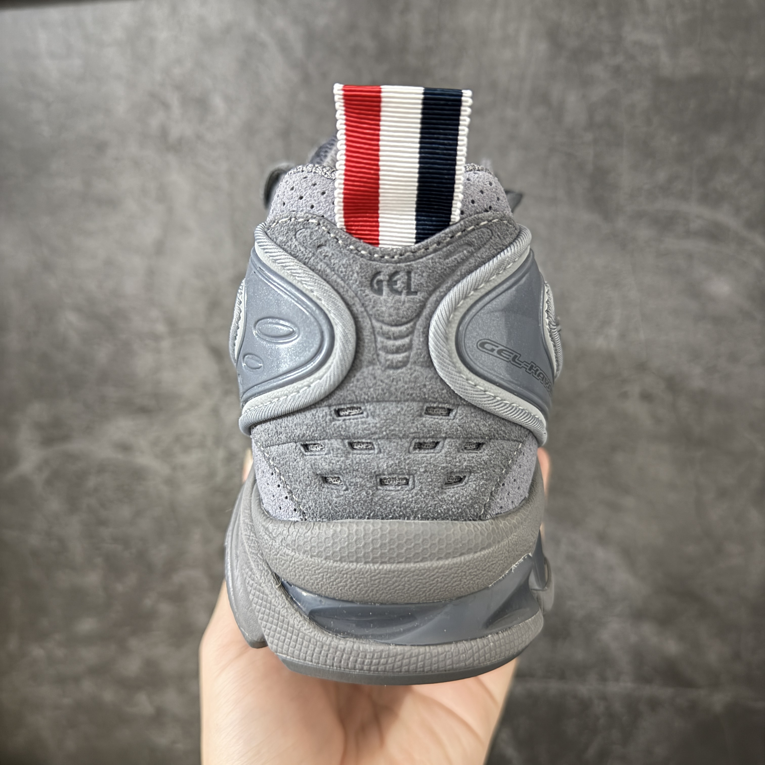 新版 Thom Browne x Asics K14 TB亚瑟士  低筒 减震 户外 运动鞋 跑步鞋  休闲鞋 板鞋 男女同款 灰色 UFC001B-L0195-035
