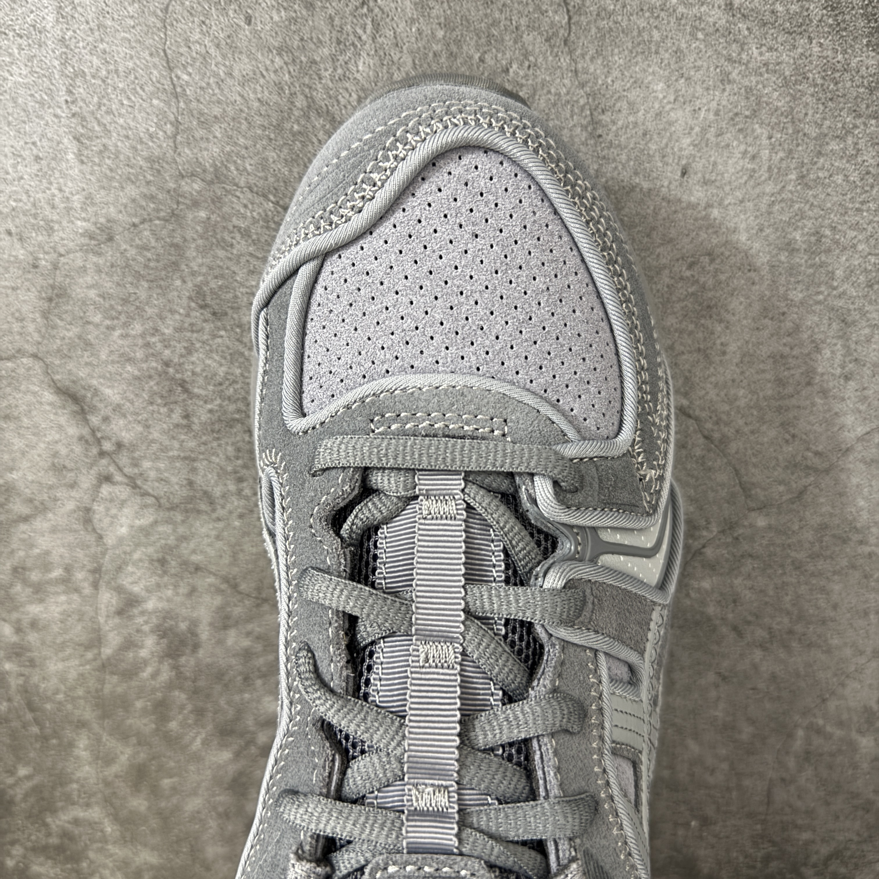 新版 Thom Browne x Asics K14 TB亚瑟士  低筒 减震 户外 运动鞋 跑步鞋  休闲鞋 板鞋 男女同款 灰色 UFC001B-L0195-035
